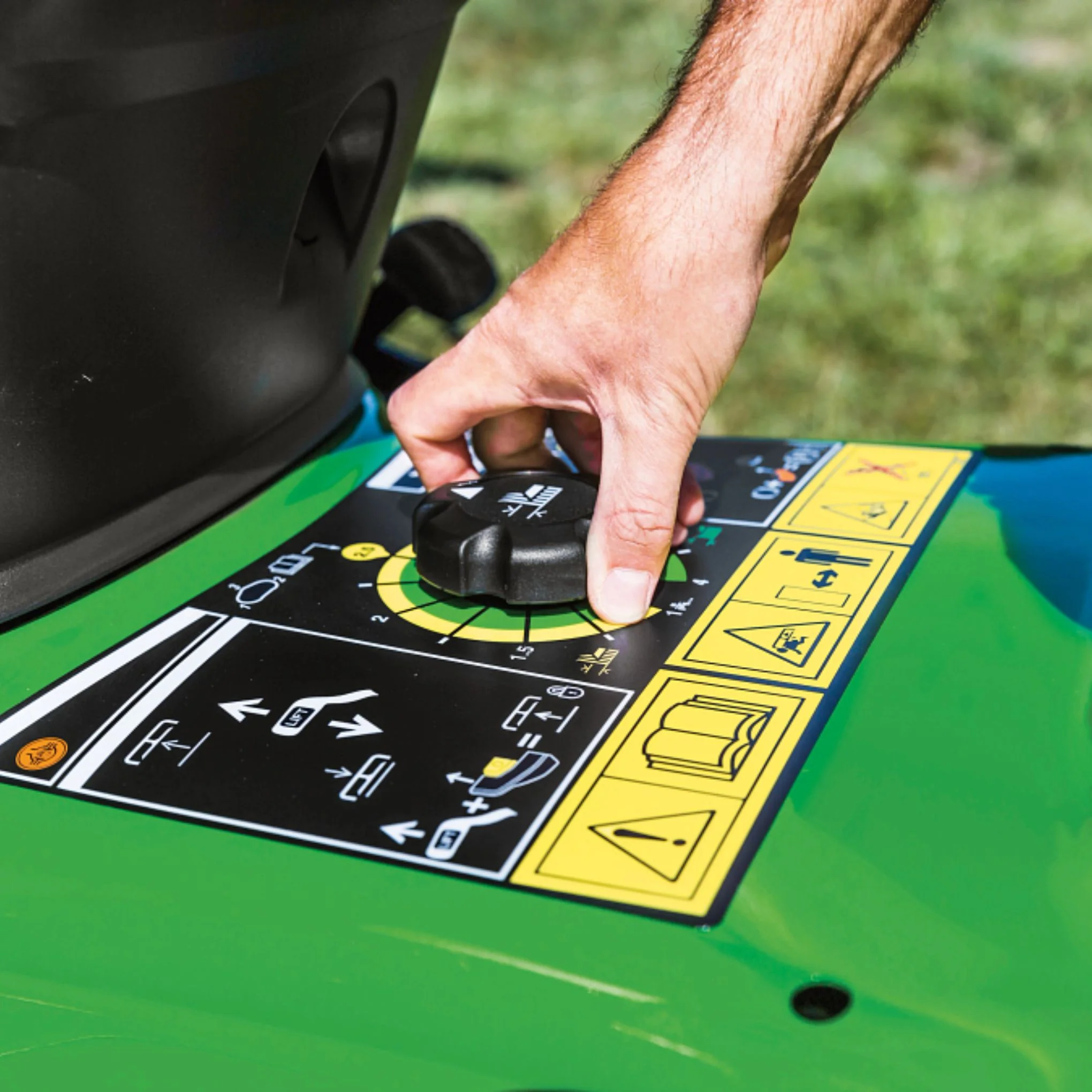 John Deere X590 Ride-On Mower