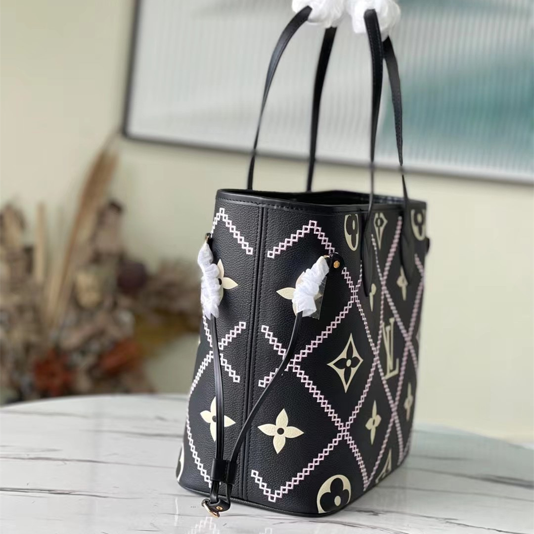 Louis Vuitton M46040 2022 Women Handbag 31*28*14cm