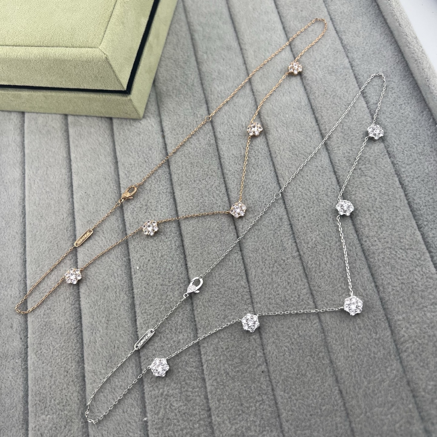 Five-flower diamond pendant necklace - Artisantouchss