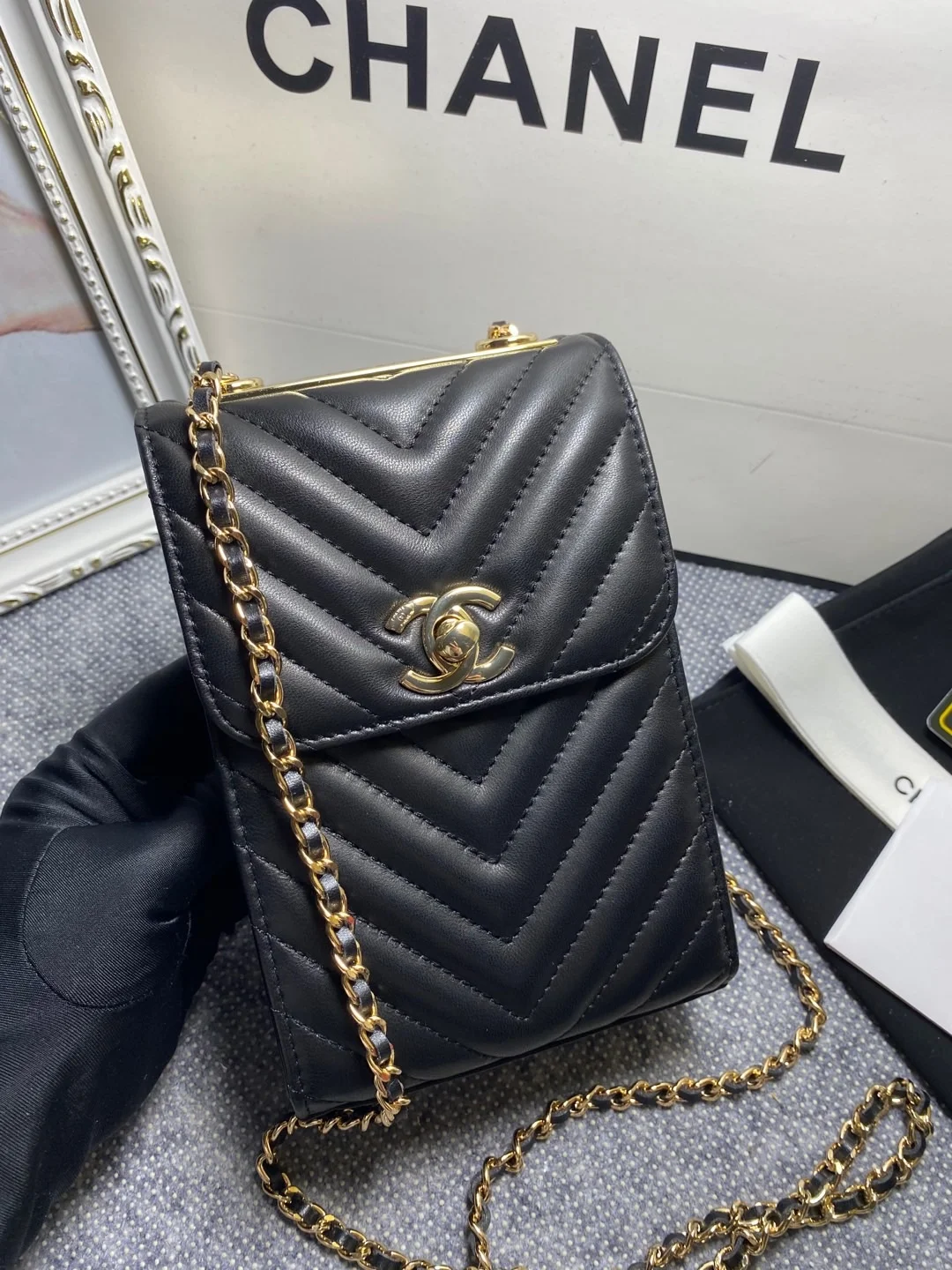 Chanel Chevron Trendy Cc Phone Black Bag For Women 18cm/7in