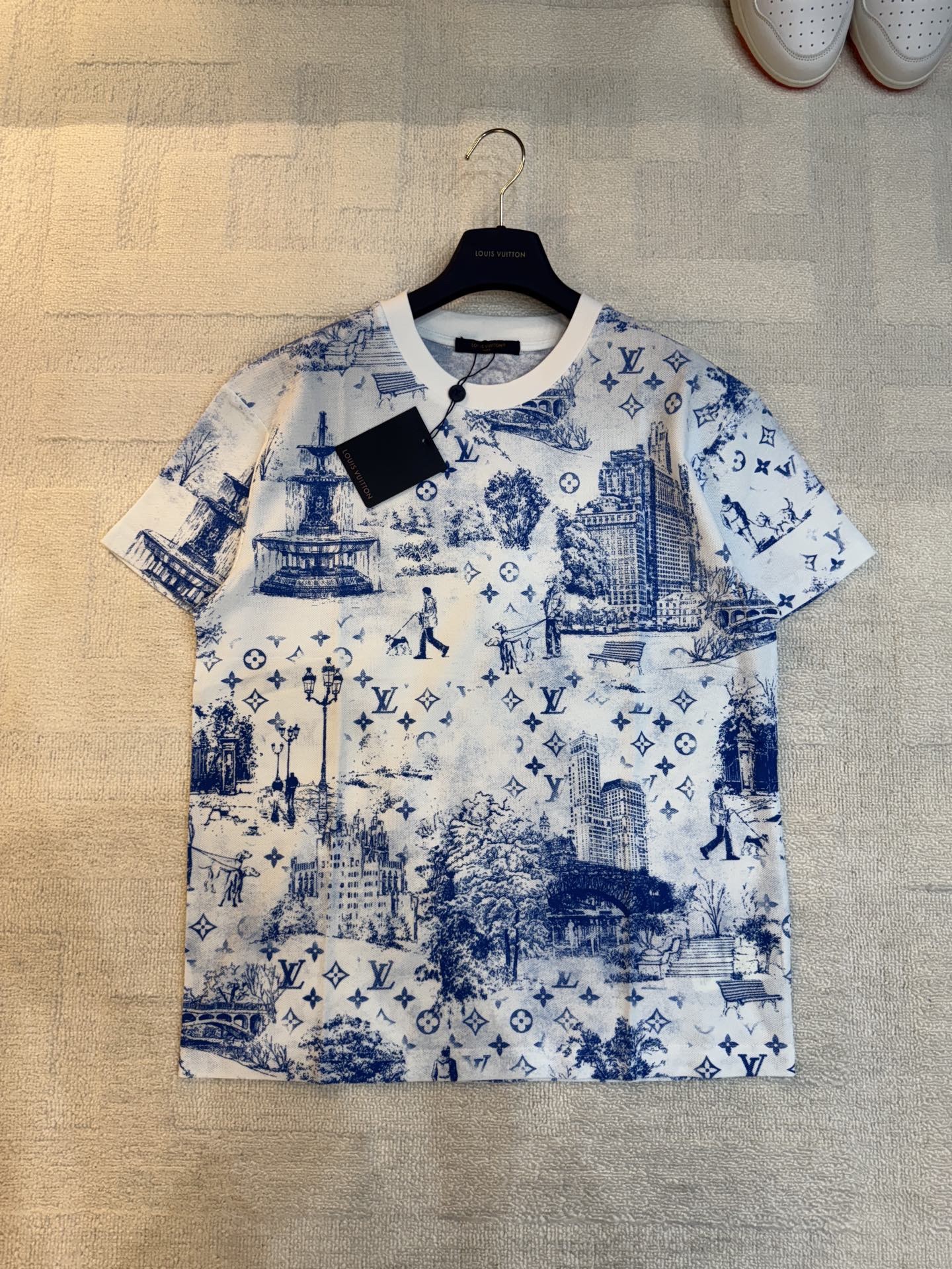 L X V T-Shirts