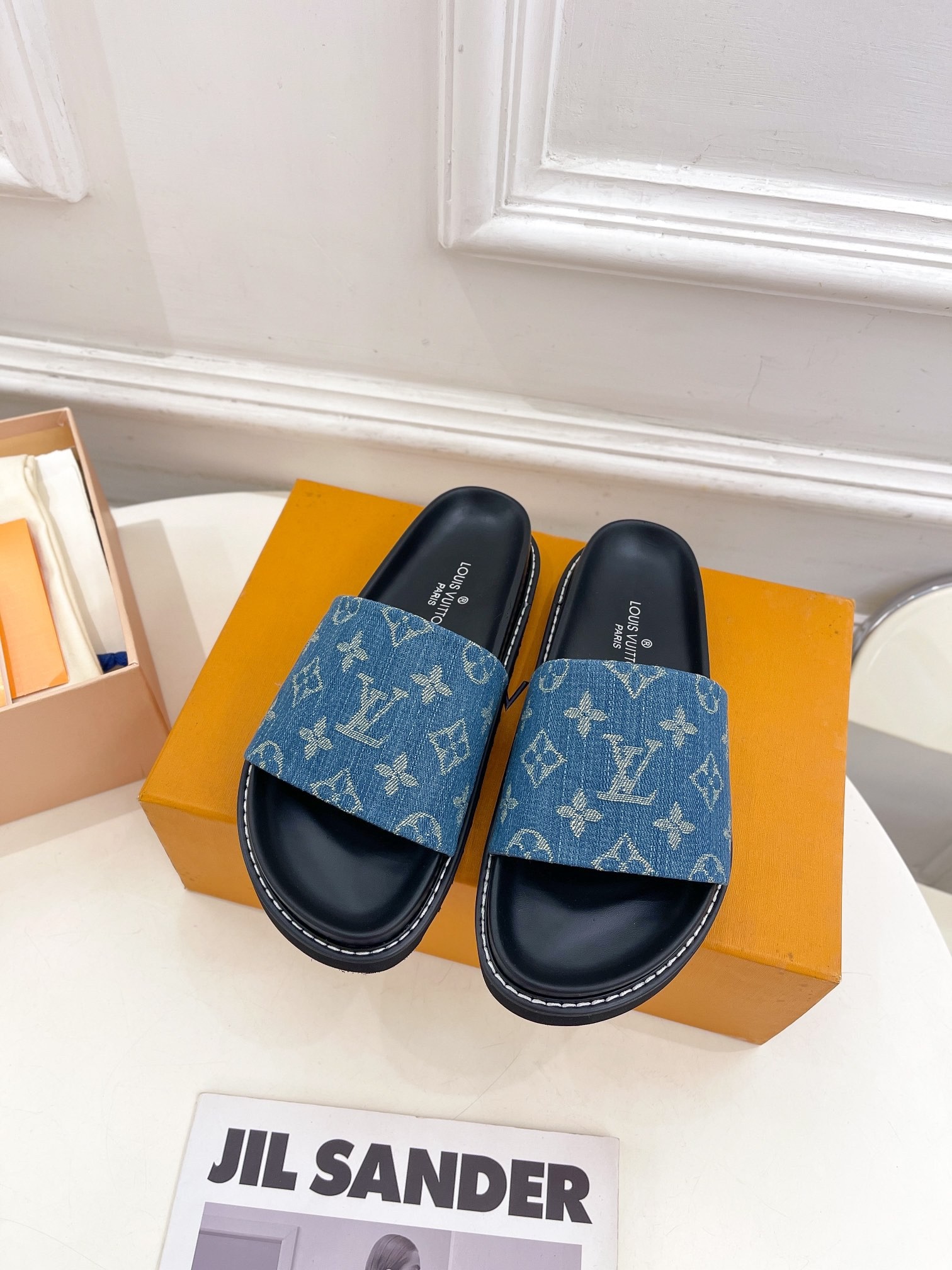L X V SLIPPERS