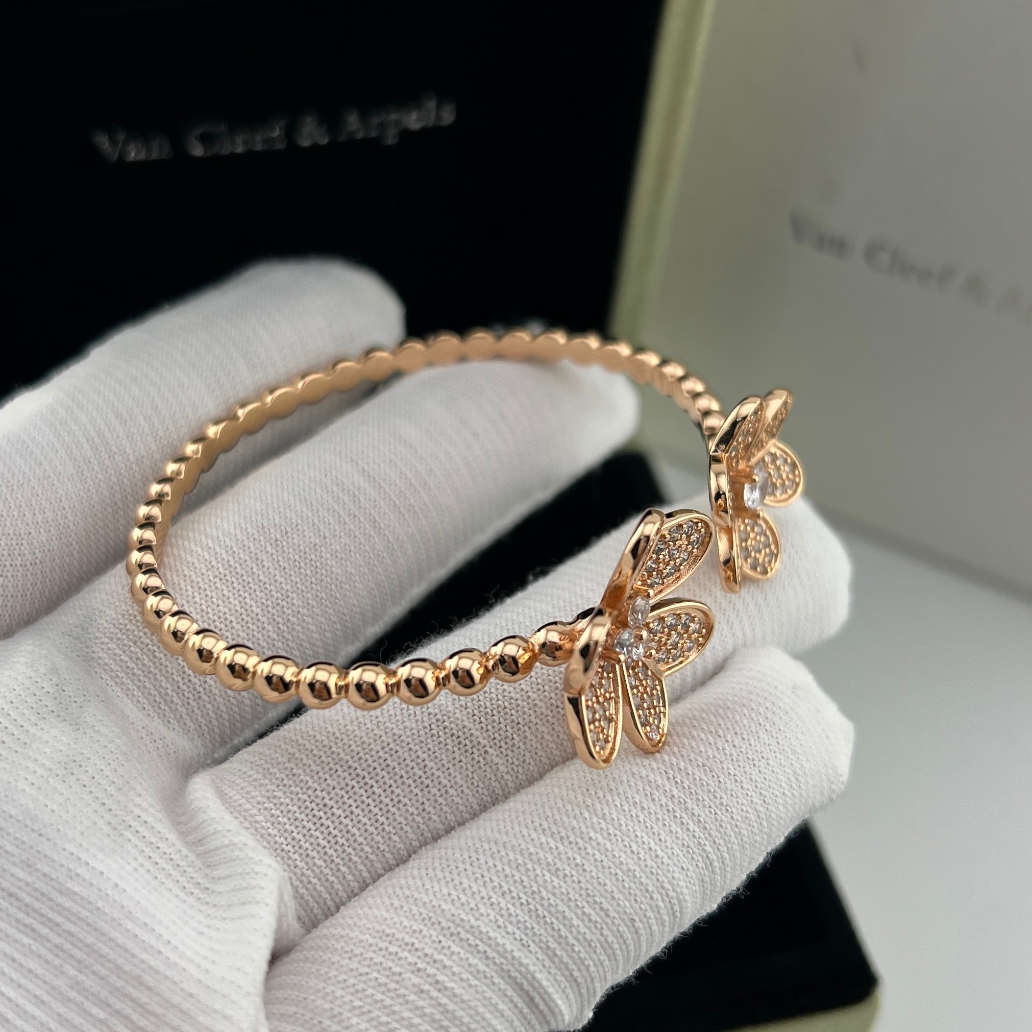 Pavé diamond floral bracelet - Artisantouchss