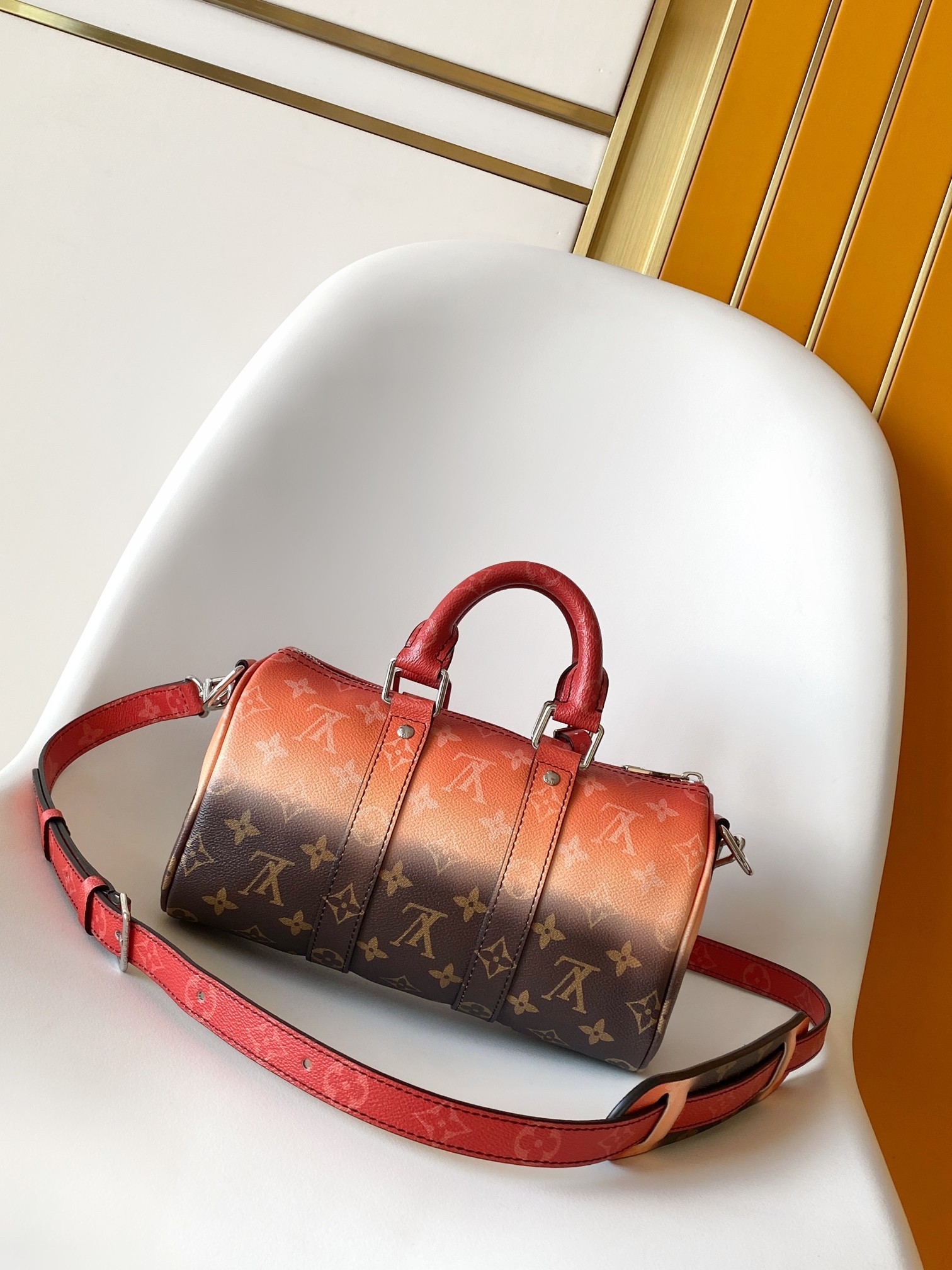 L X V Keepall Bandouli&egrave;re 25 M28074 Size：25x15x11cm