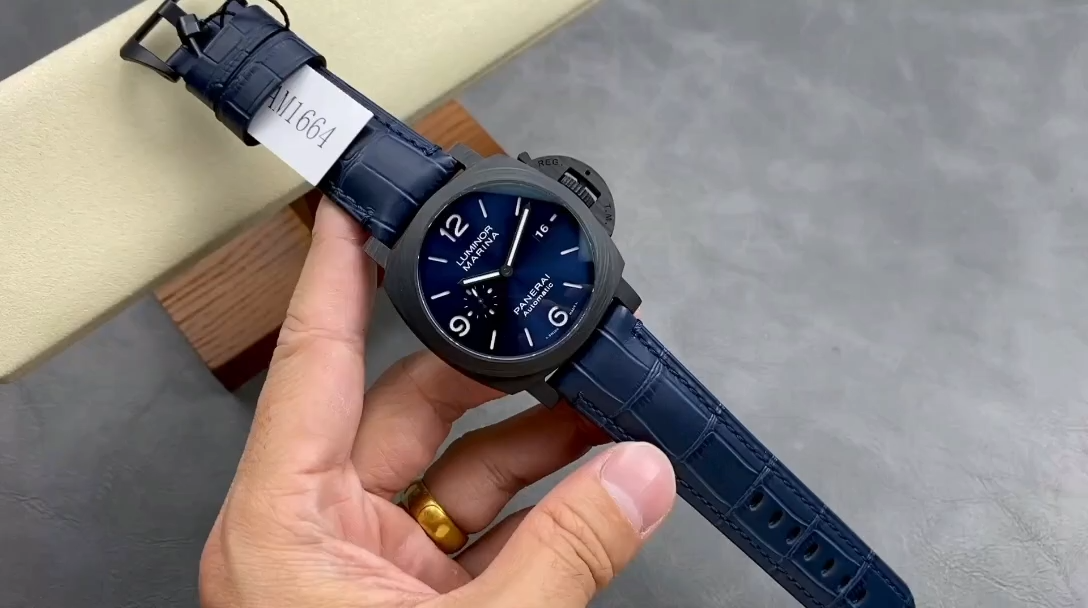 Replica Panerai PAM01664 Luminor Marina 3 Days Blue Dial 44MM Carbon Case