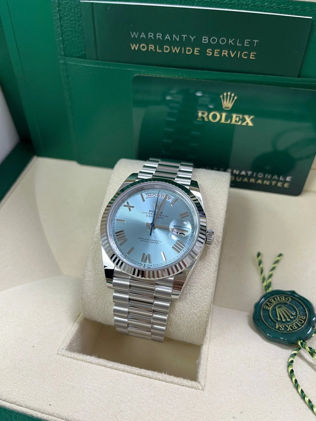 Rolex Day-Date 228236 0012 Fluted Bezel Ice Blue Dial 40MM Mens Replica Watch