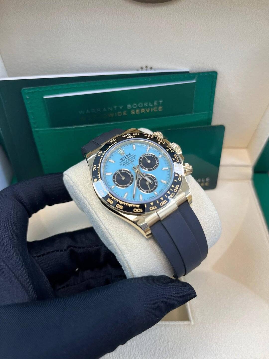 Rolex Cosmograph Daytona Turquoise Blue Dial 40 mm 126518ln-0014