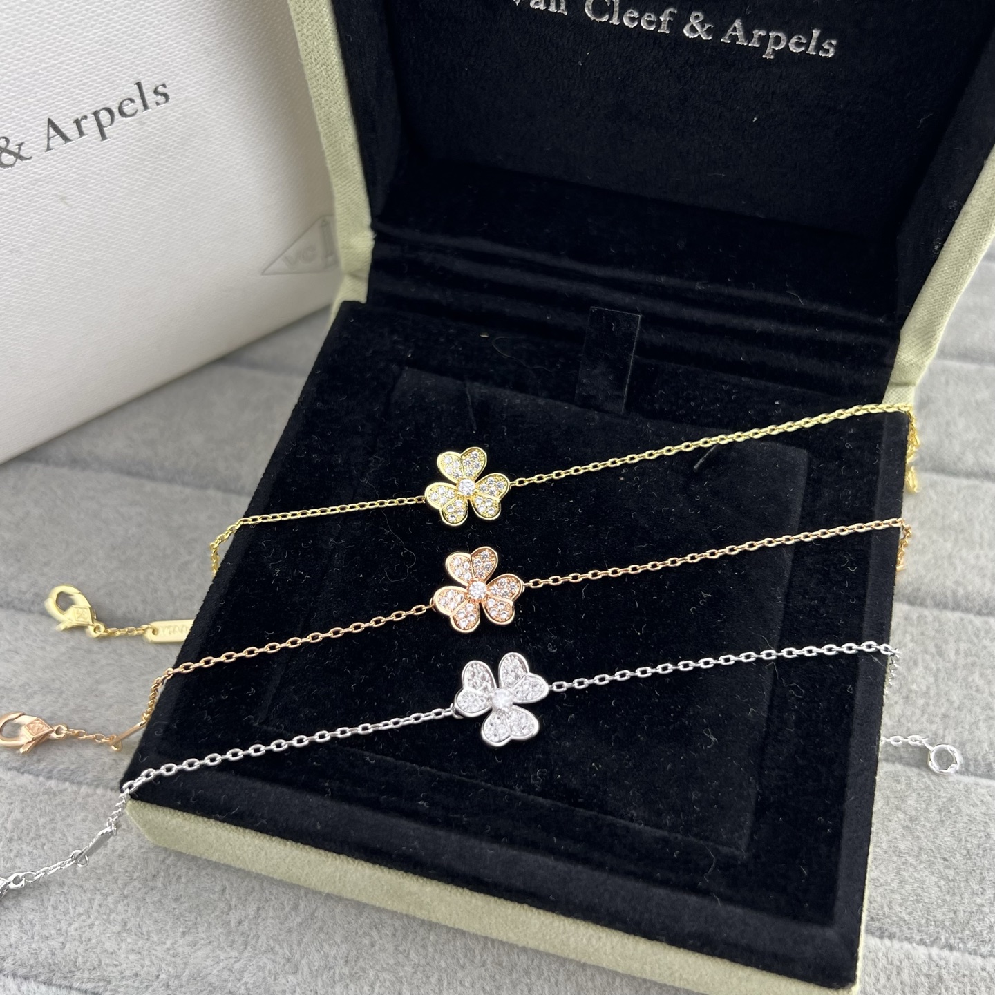 Clover full diamond bracelet - Artisantouchss