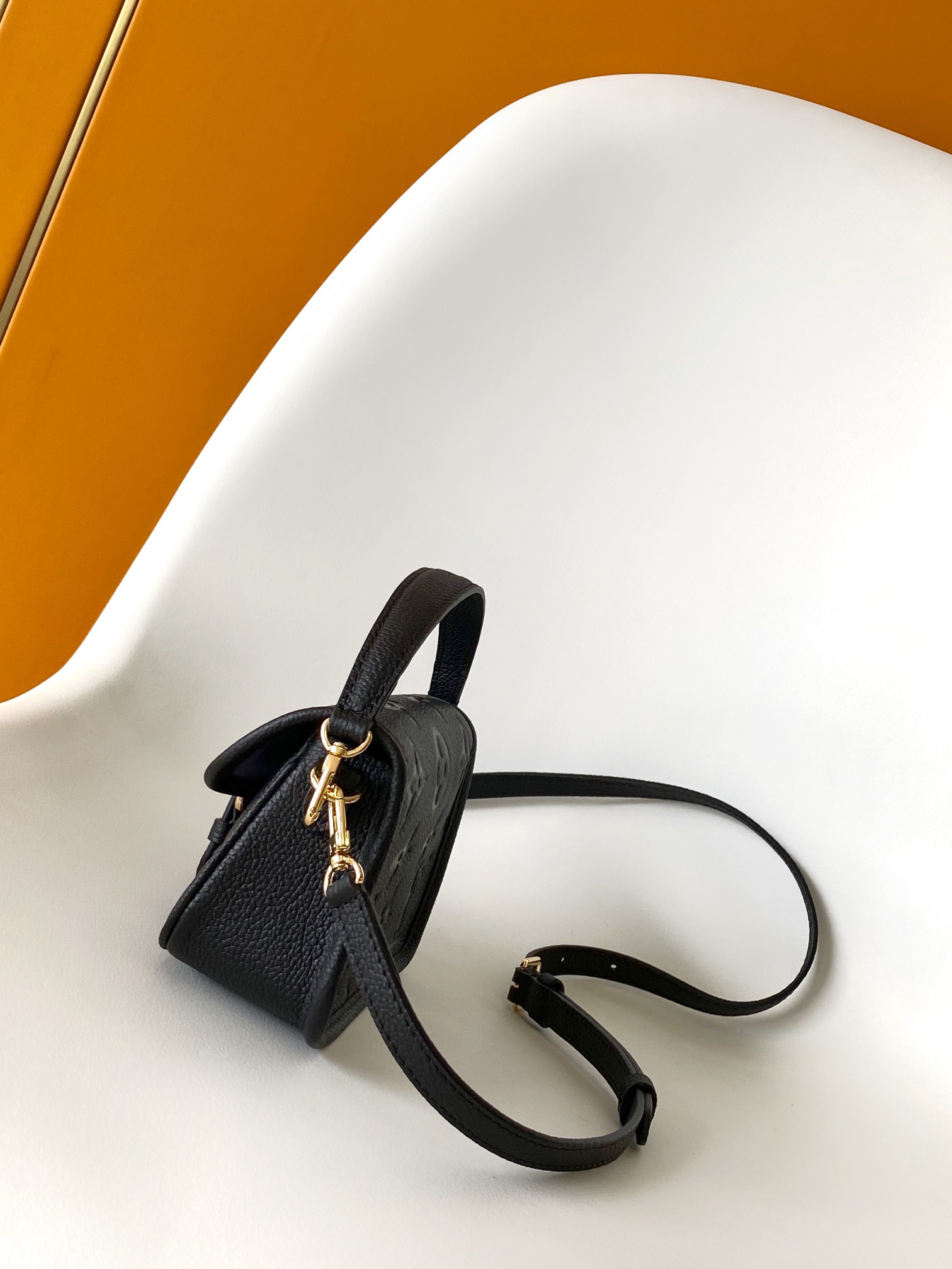 Louis Vuitton M83300 Nano Diane Women Shoulder Bags Size 19*10.5*6cm