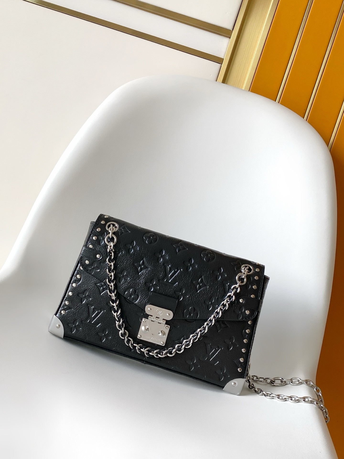 L X V Trunkie M28137 Size：27x16x8cm