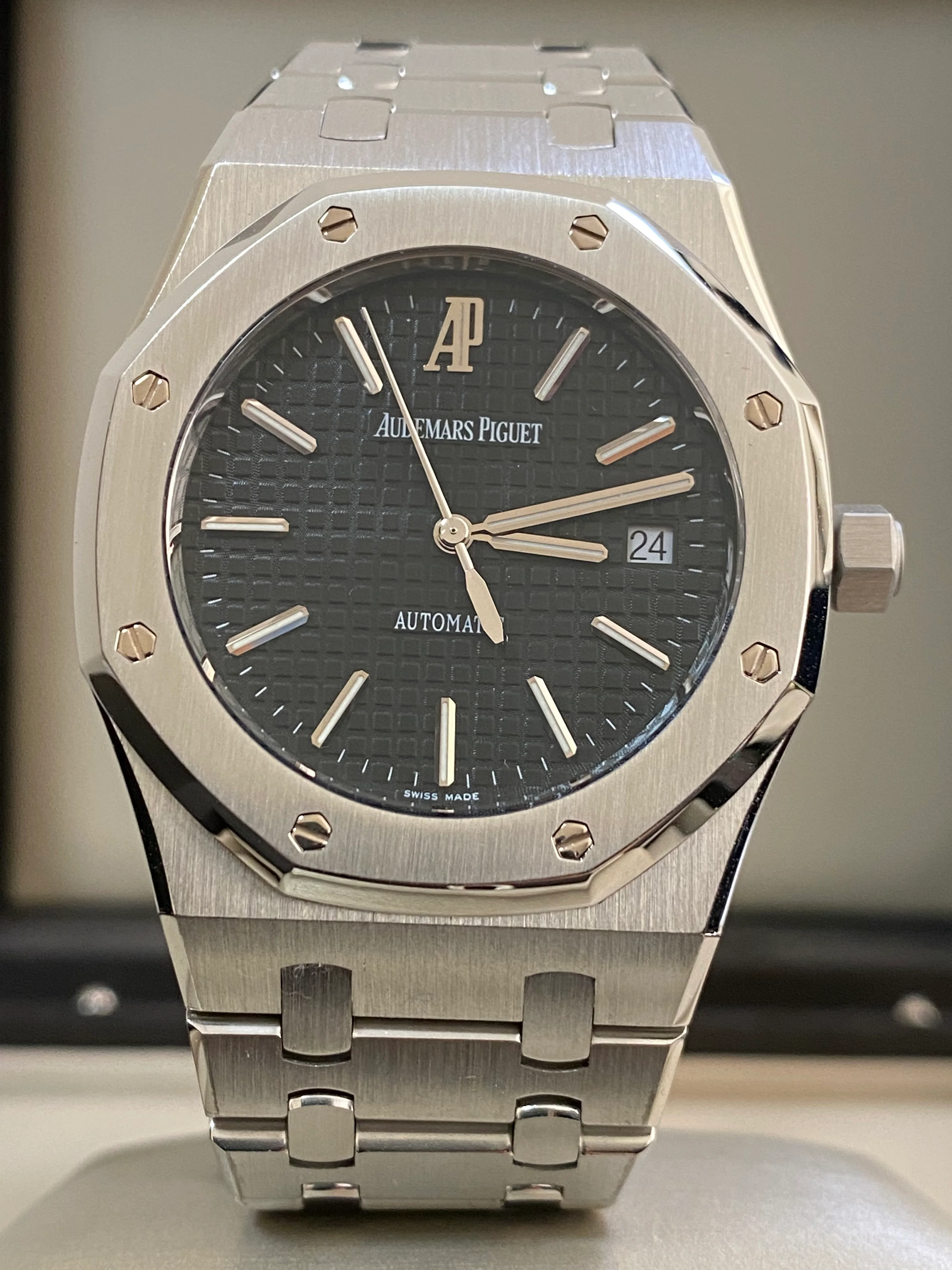 Audemars Piguet Royal Oak- 39mm - Self Winding - Black Dial - 15300ST.00.1220ST.03 *FULL SET*