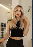 Women's long straight wig, elegant and face-shaping, popular style, realistic and breathable full head cover.