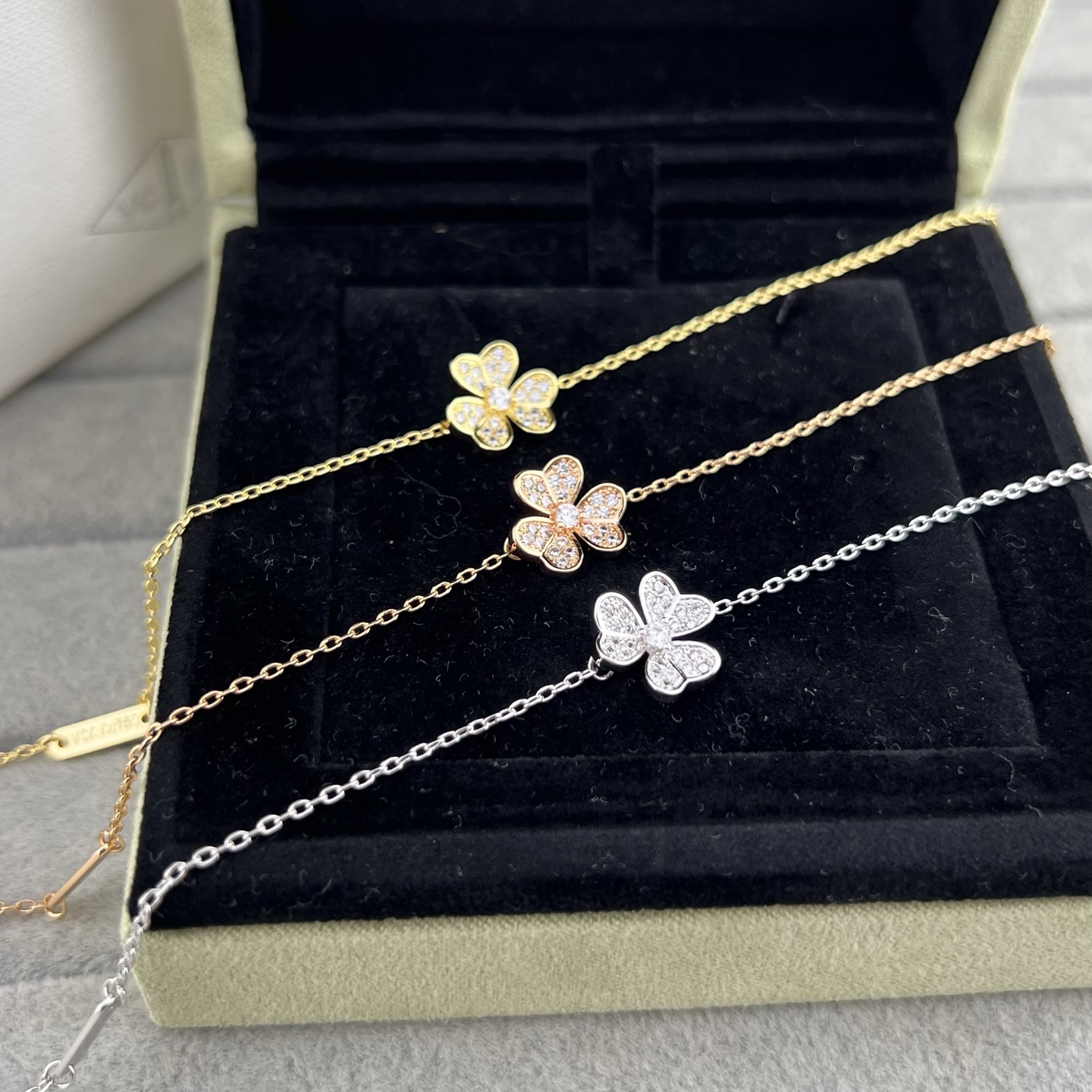 Clover full diamond bracelet - Artisantouchss