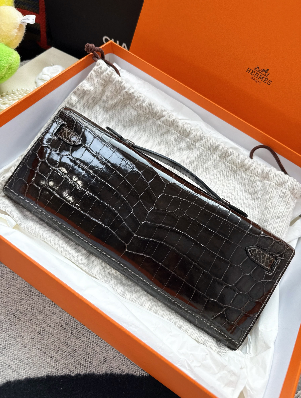 Hermès Kelly cut shiny crocodile leather