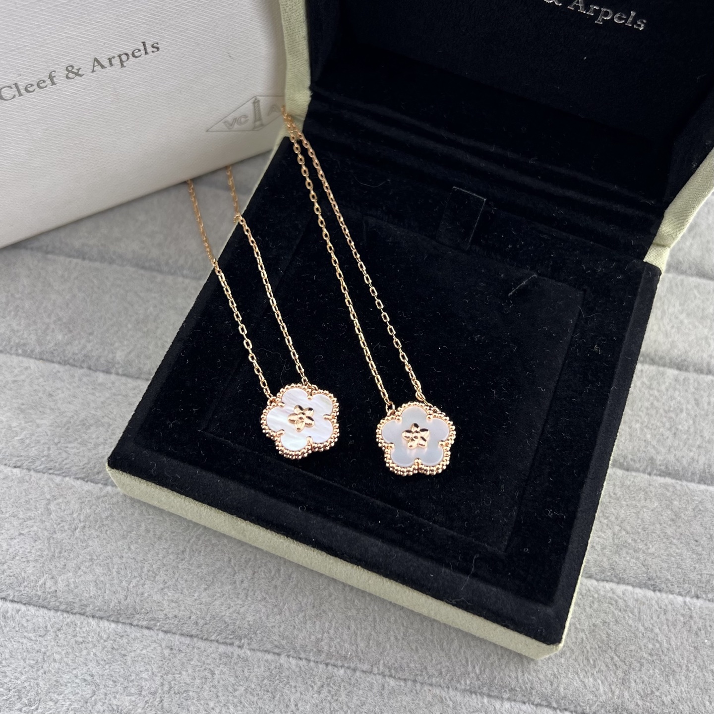 Lucky Spring Necklace（Mother of Pearl） - Artisantouchss