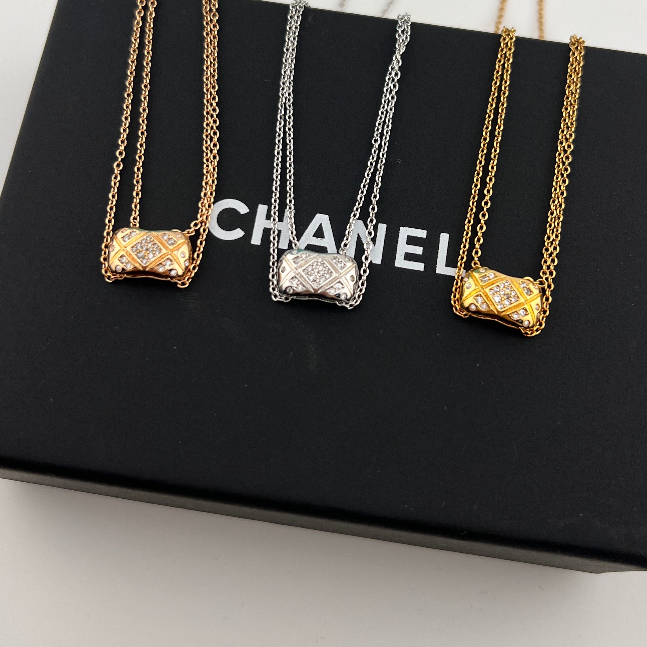 Diamond-set quilted pendant double-layer necklace - Artisantouchss