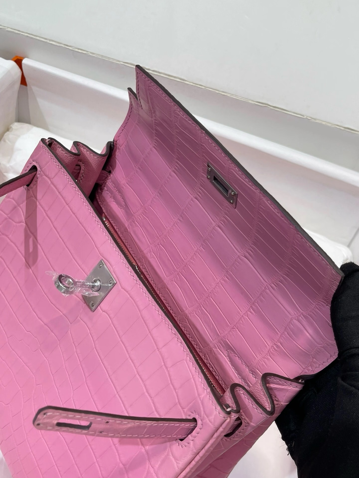 Hermès Kelly 25-28 cherry pink silver buckle and crocodile leather