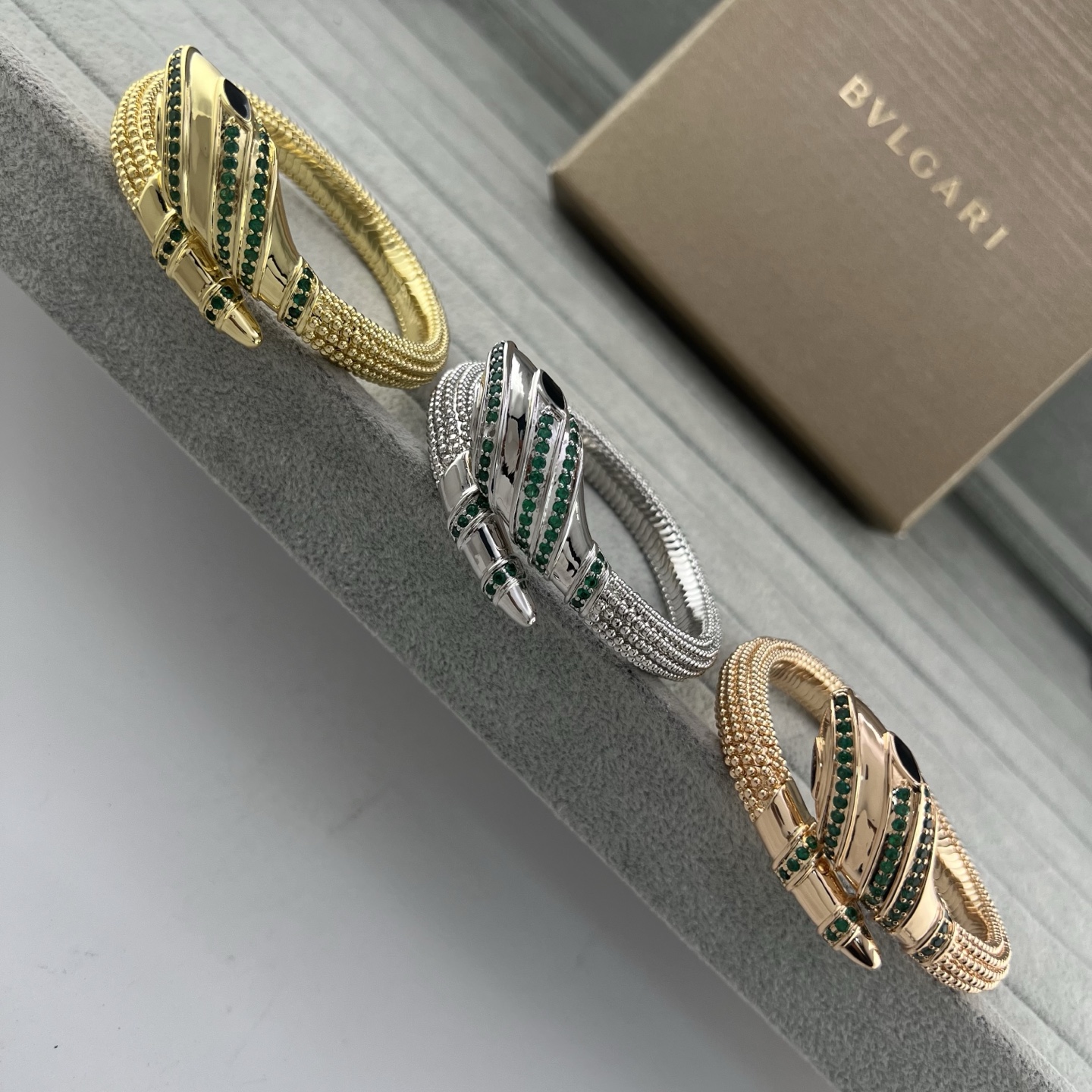 Snake-head green diamond and pearl twisted-arm spring bracelet - Artisantouchss