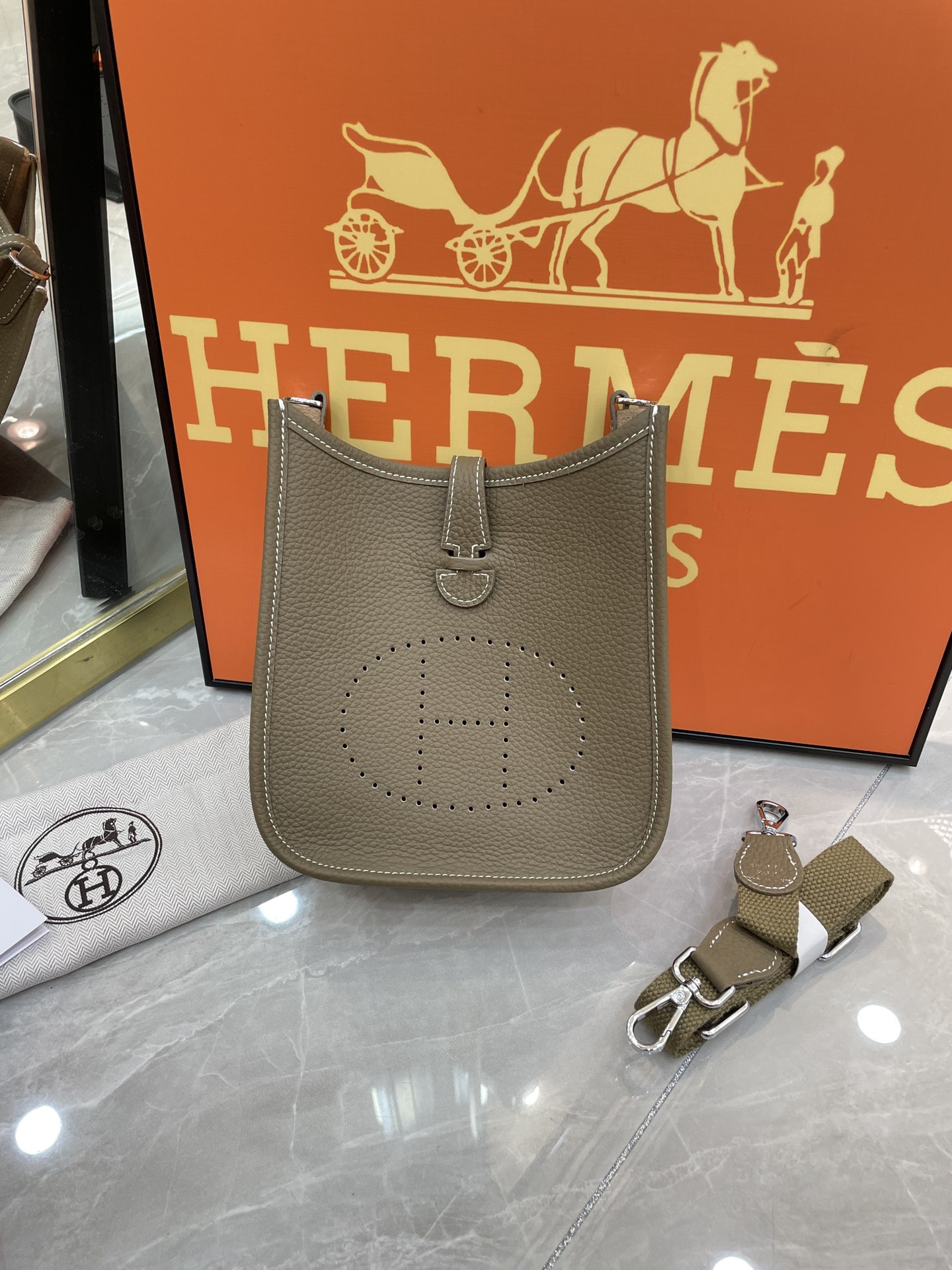 Hermes Evelyn 16-19