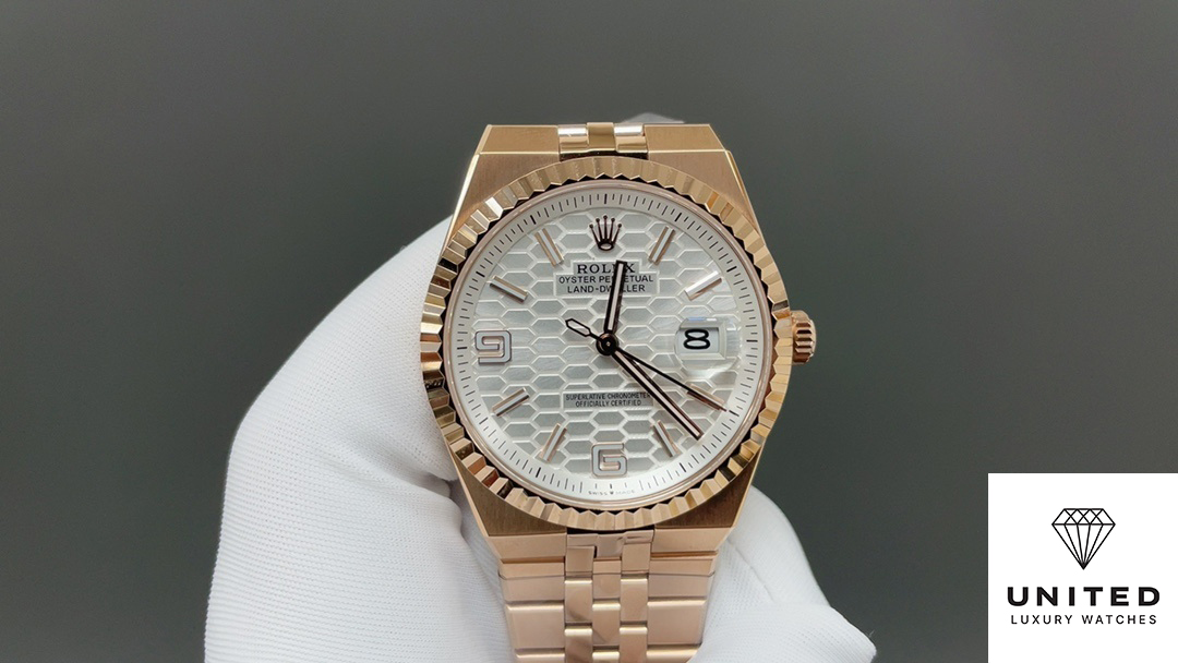 Rolex Land-Dweller 40 Oyster, 40 mm, Everose gold M127335-0001