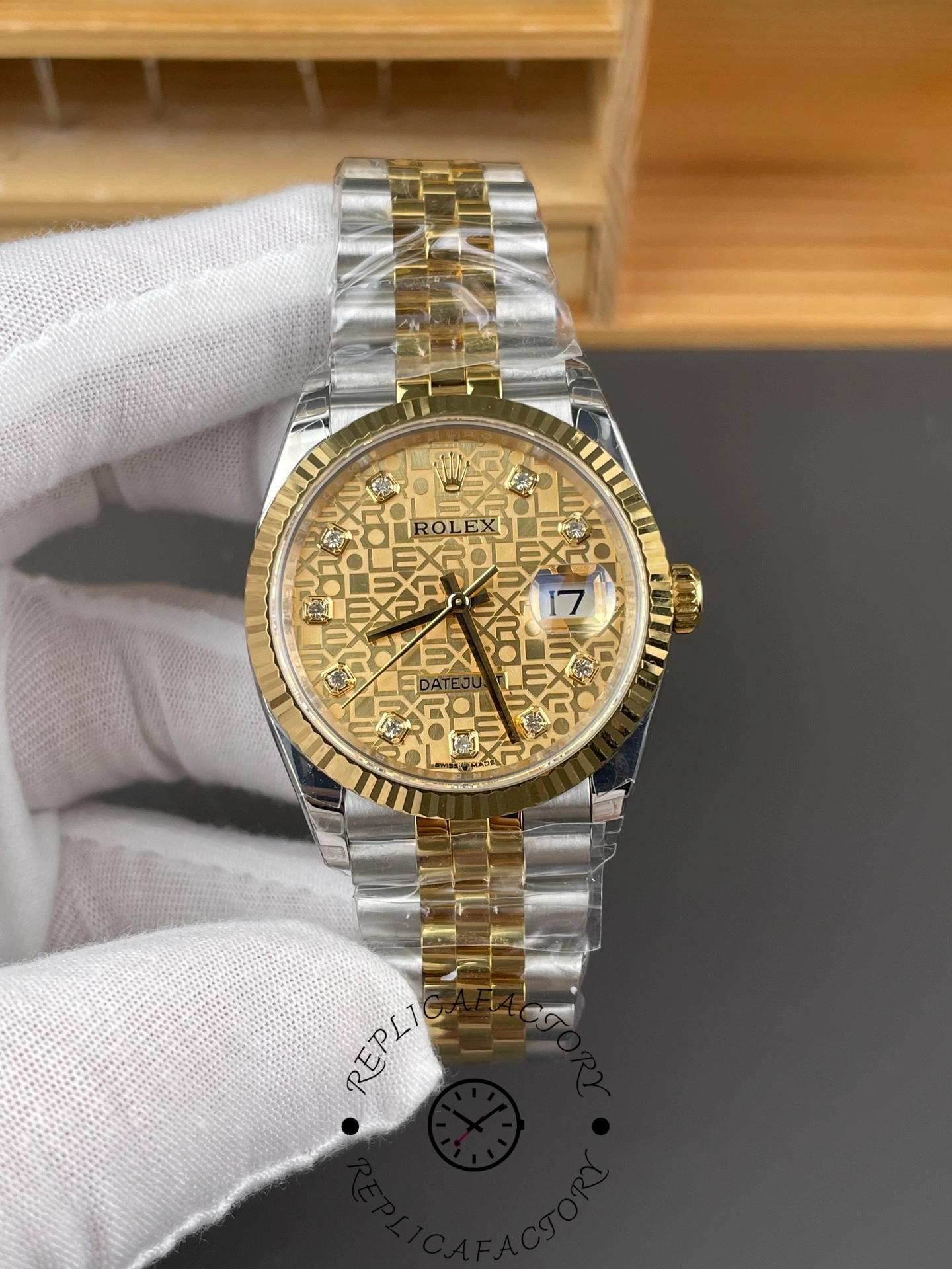 Rolex Datejust 126233 Champagne Jubilee Dial Fluted Bezel 36MM Unisex Replica Watch