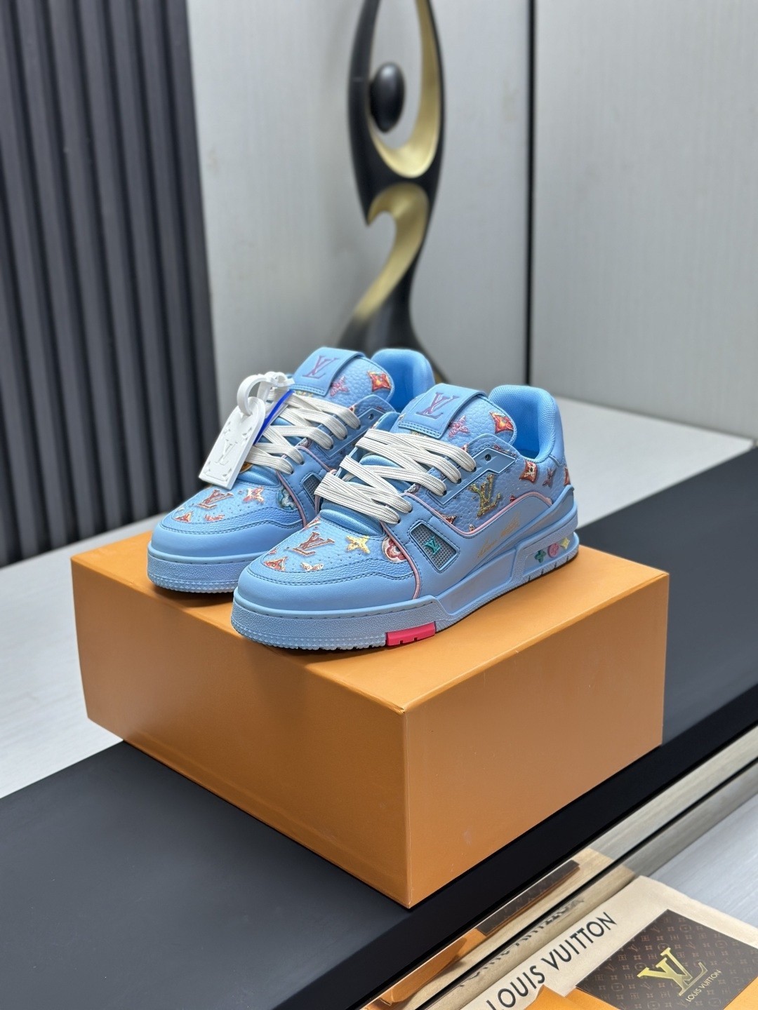 L X V TRAINERS SNEAKERS