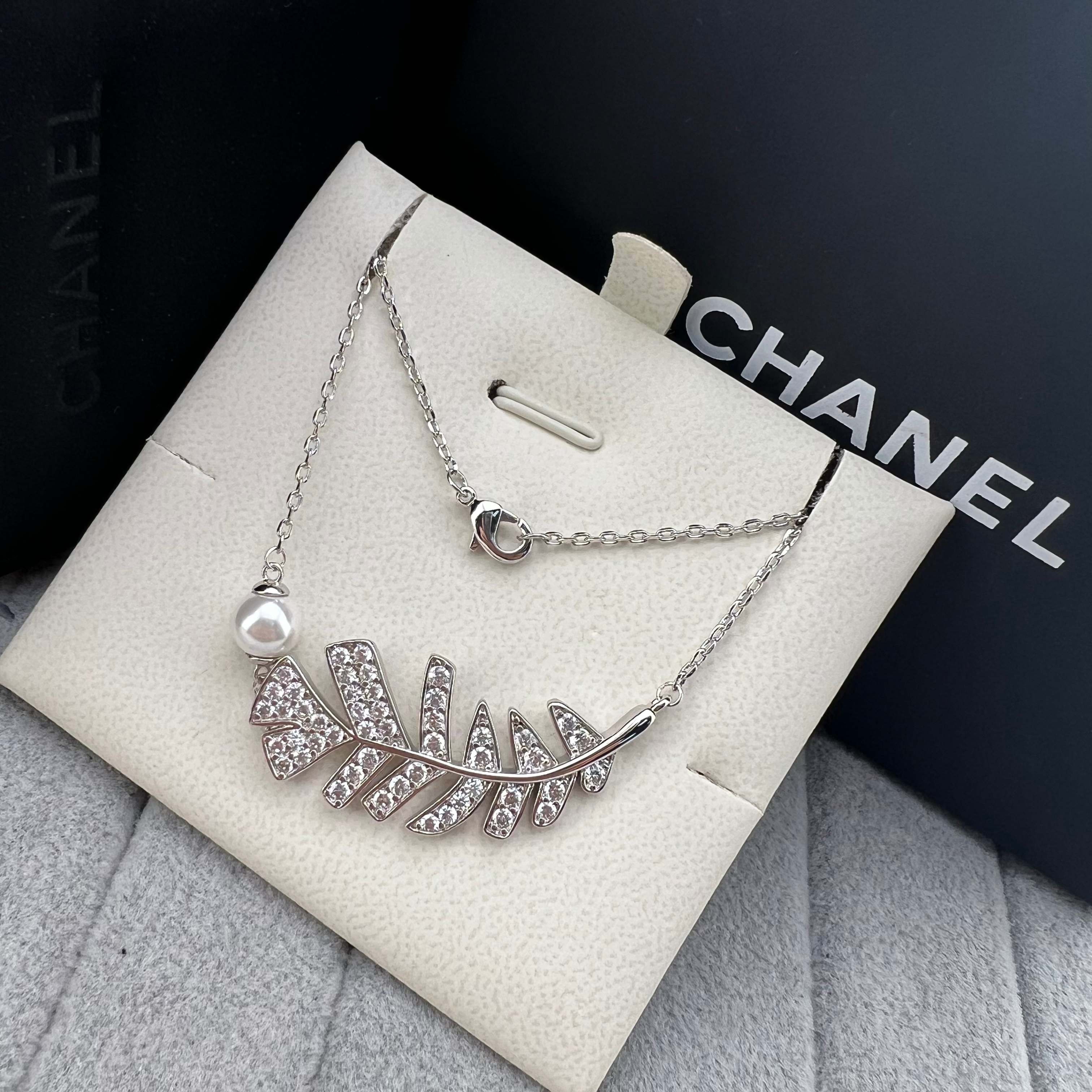 Pearl Feather Necklace - Artisantouchss