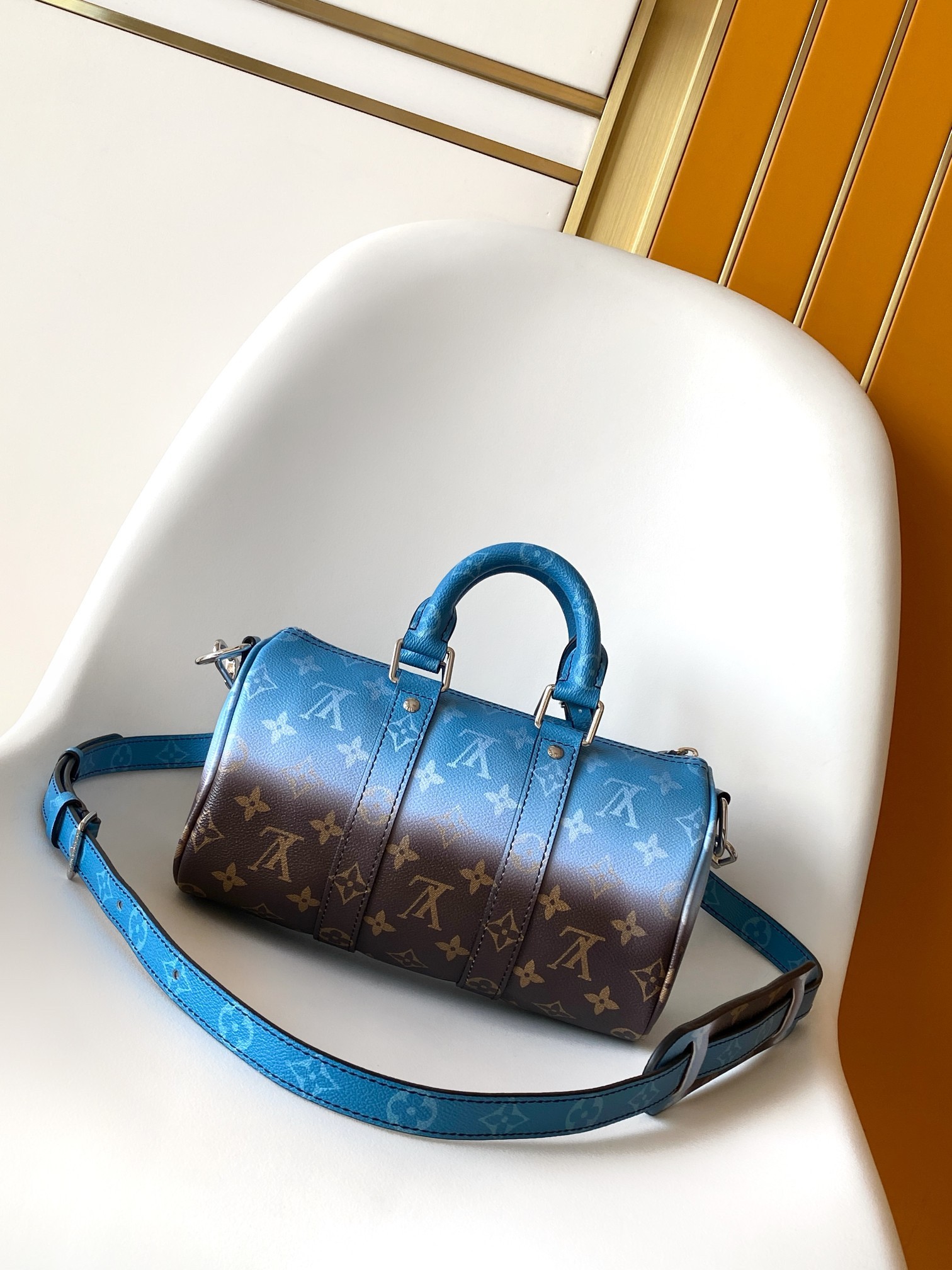 L X V Keepall Bandouli&egrave;re 25 M28026 Size：25x15x11cm