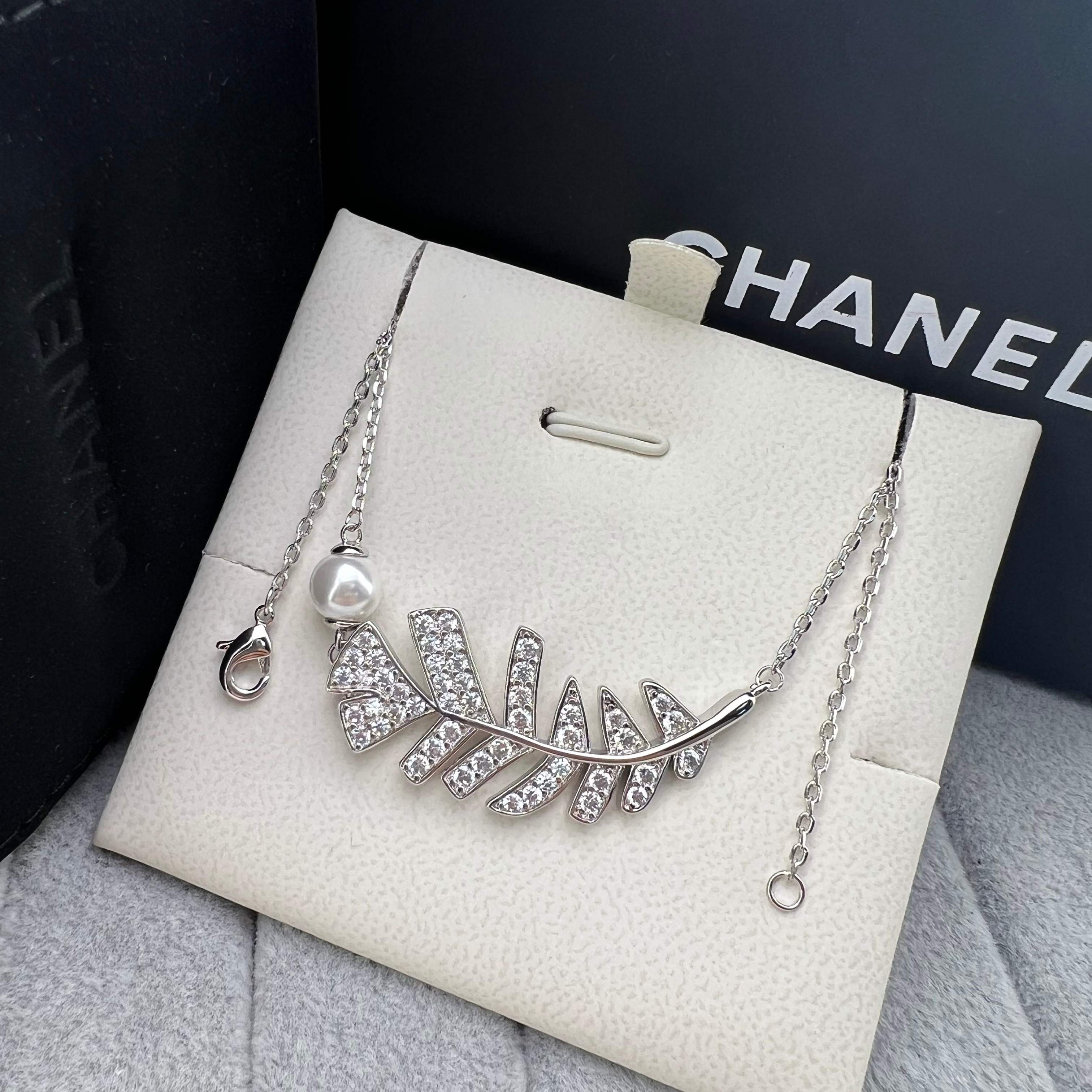 Pearl Feather Necklace - Artisantouchss