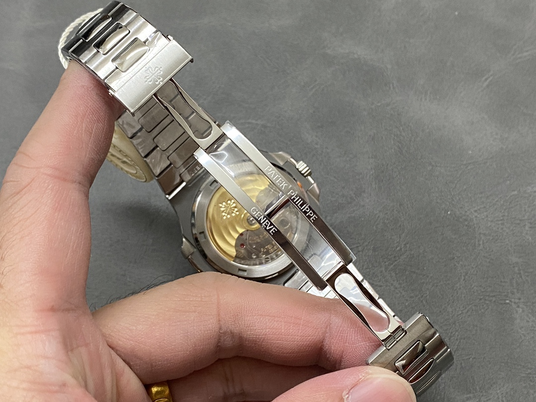 Replica Patek Philippe Nautilus 5711 1A 011 White Dial 40mm Mens Watch