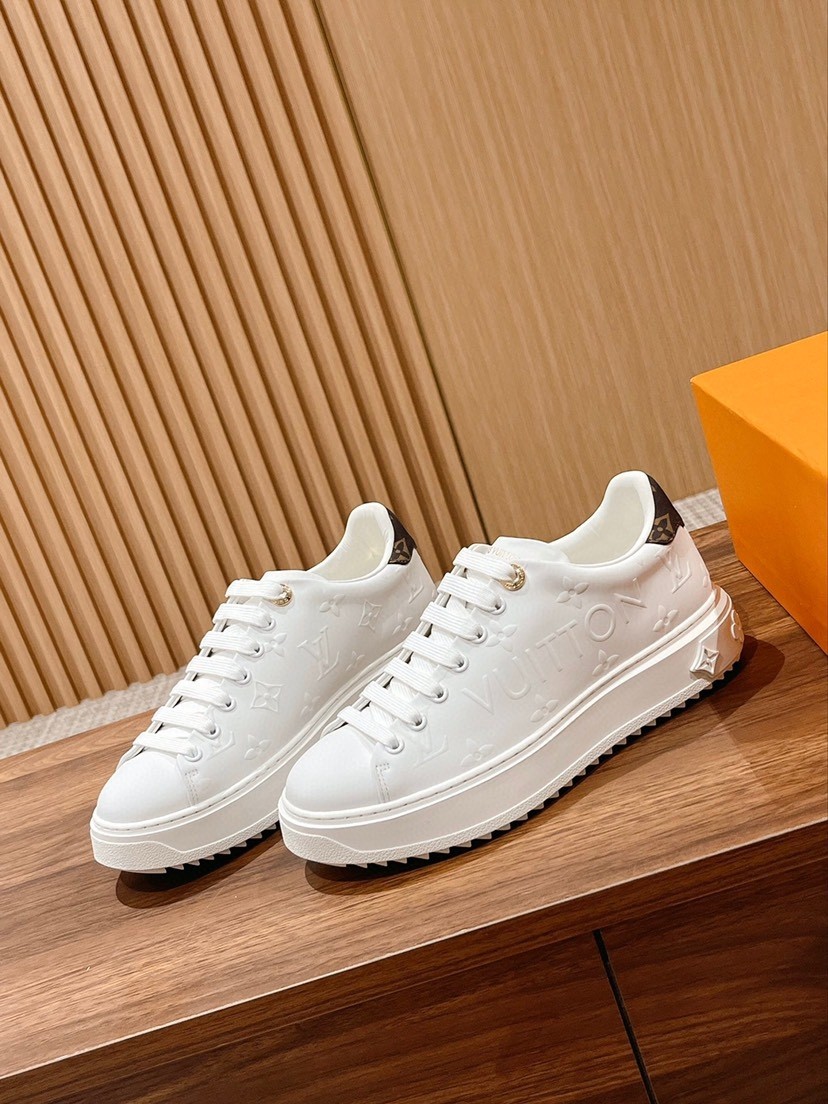 L X V SNEAKERS