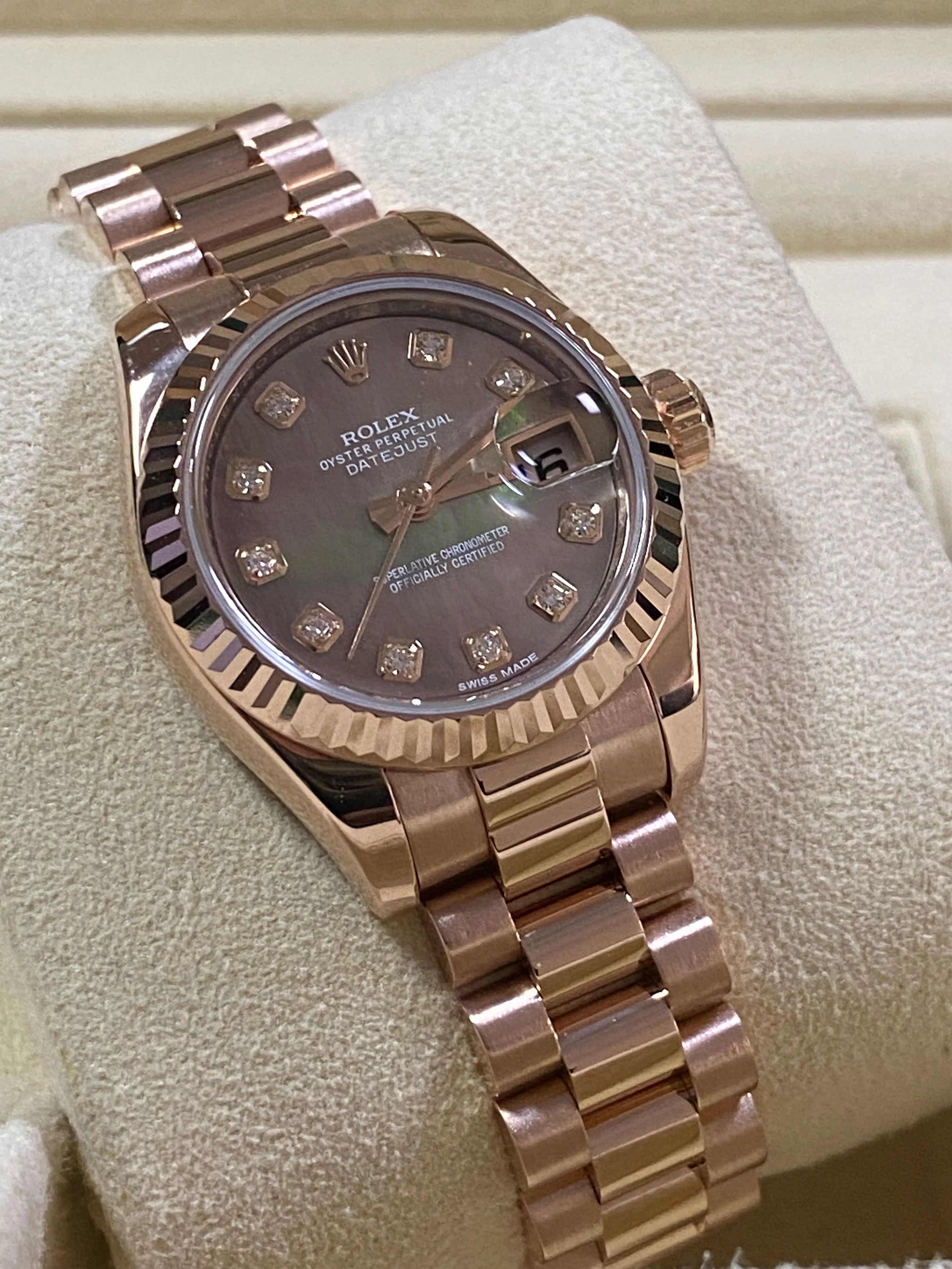 Rolex Everose Gold Lady-Datejust 26 - 2020 - Fluted Bezel - Factory Tahitian Mother of Pearl Diamond Dial - President Bracelet - 179175