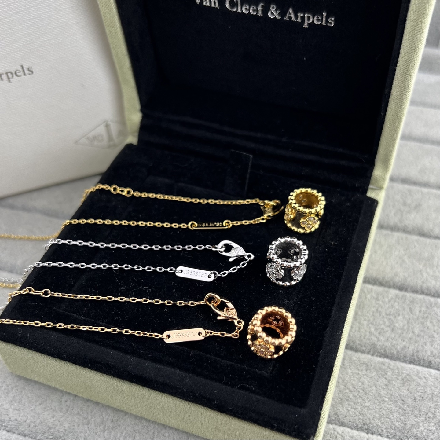 Plum blossom diamond pendant necklace - Artisantouchss