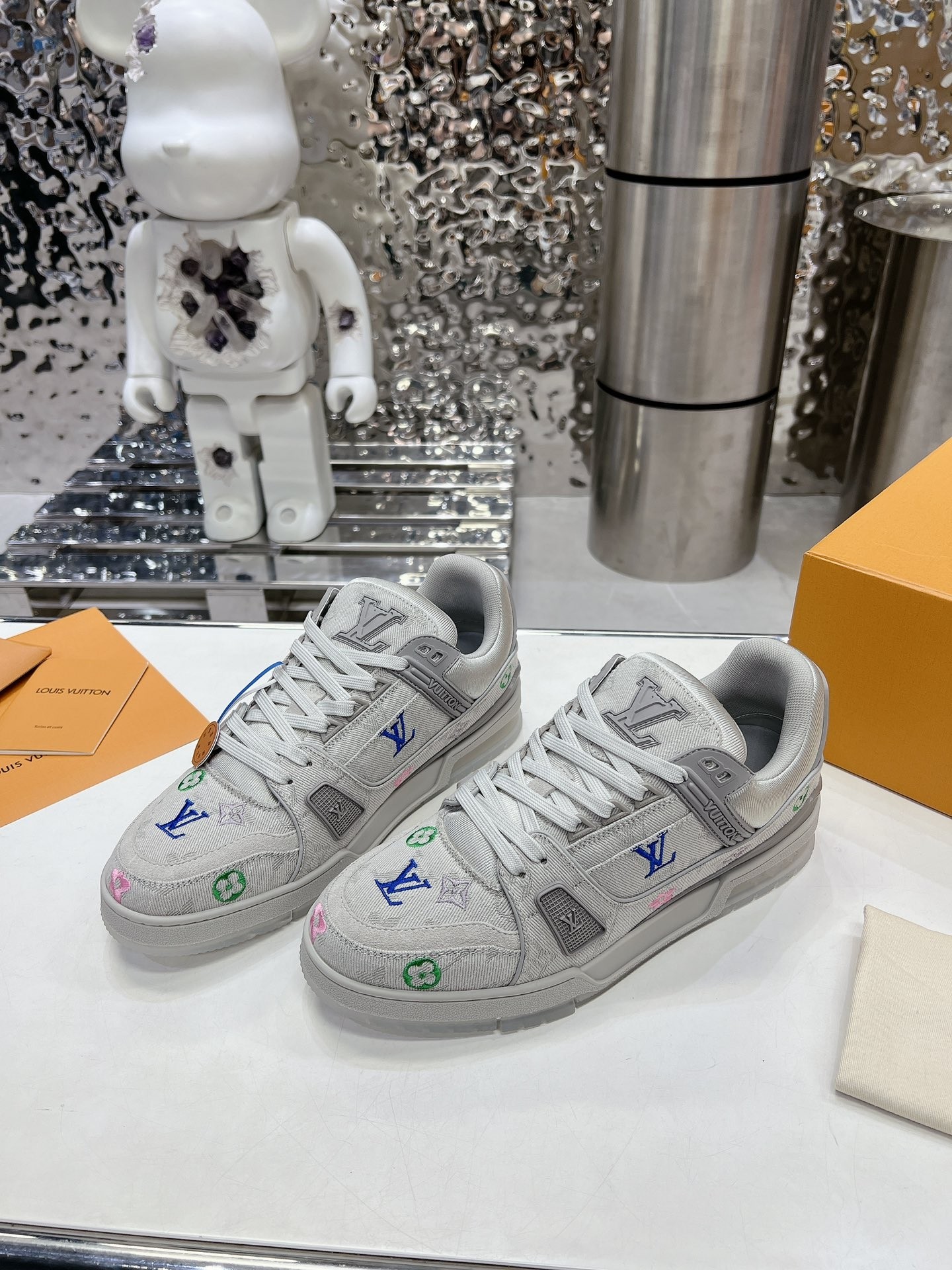 L X V TRAINER