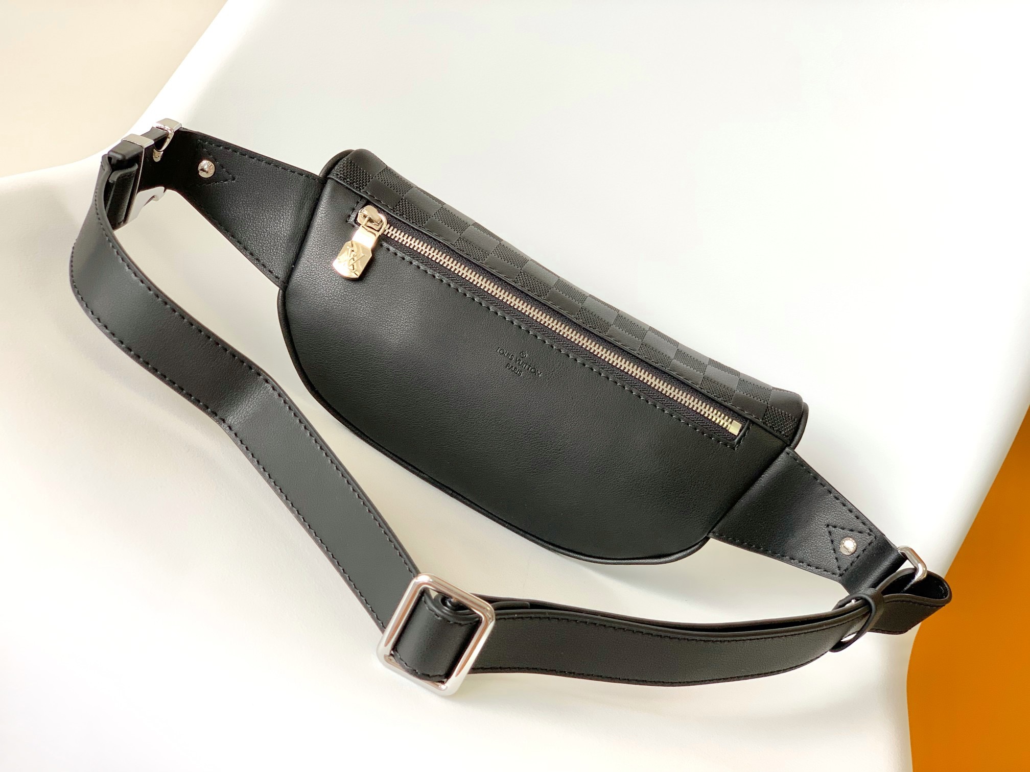 Louis Vuitton N40298 Discovery Graphite Men Bags Size 26*13*7cm