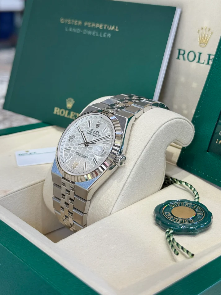 Rolex Land-Dweller 40 Oyster, 40 mm, Oystersteel and white gold M127334-0001