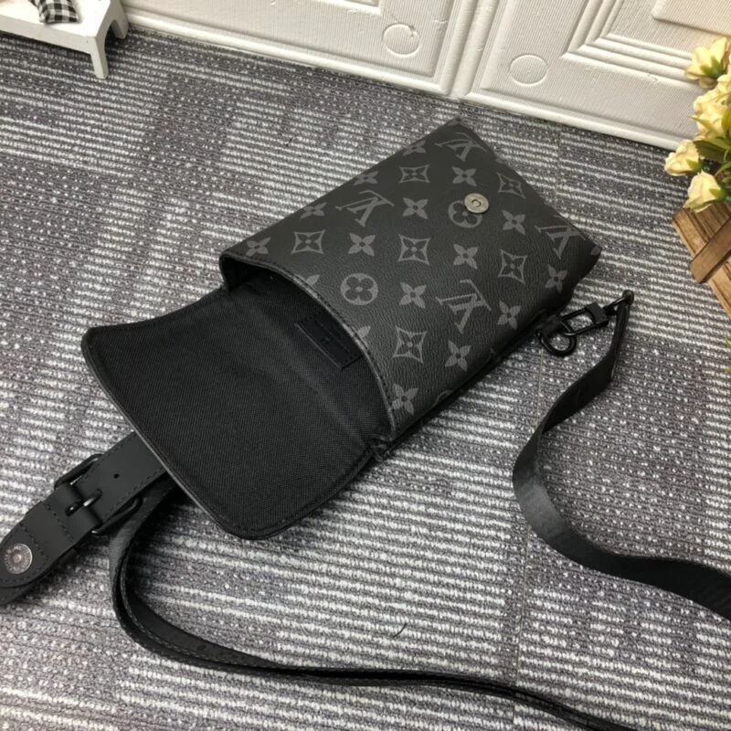 Louis Vuitton Saumur Slingbag M45912