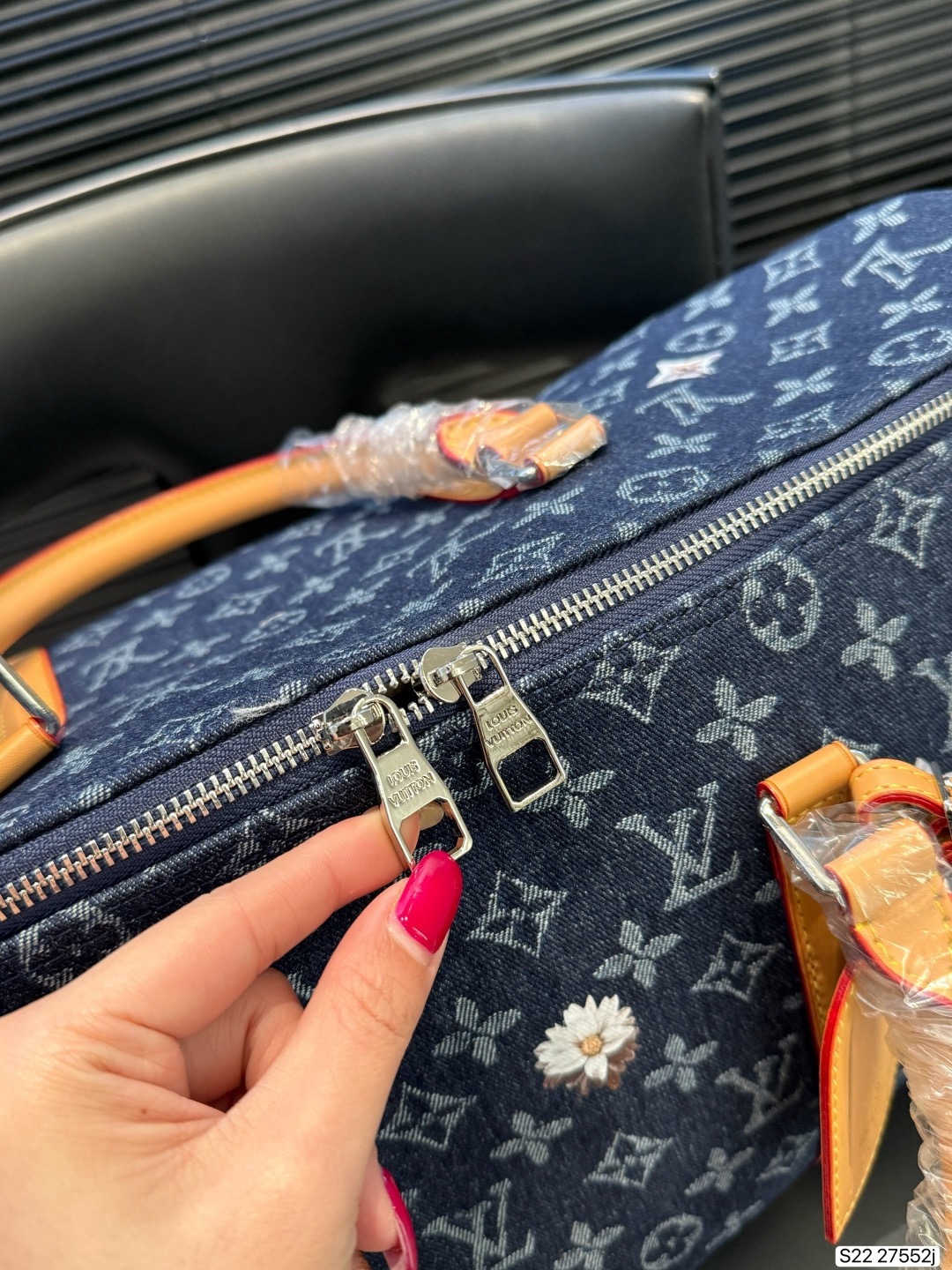L X V Keepall45 M27552 detail 16