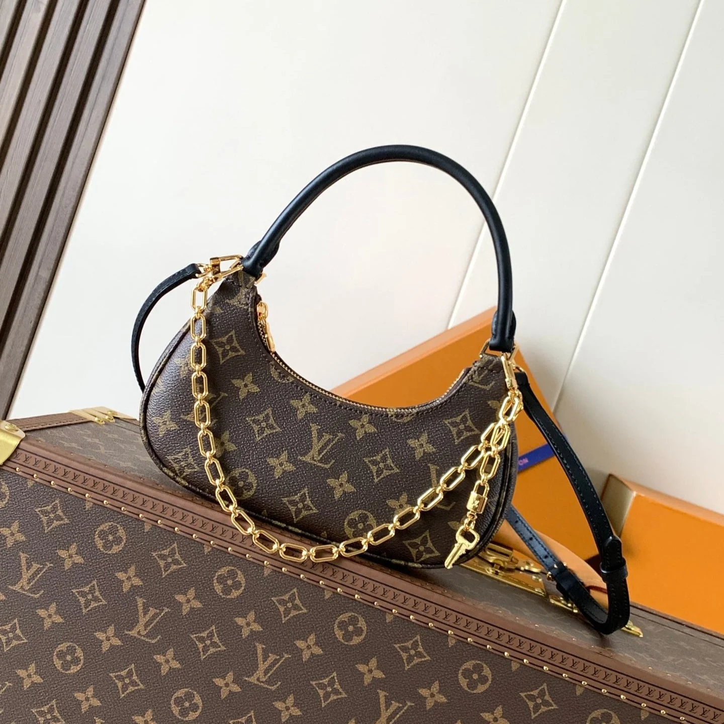 LV Catchy PM 24cm Brown Monogram Canvas & Cowhide