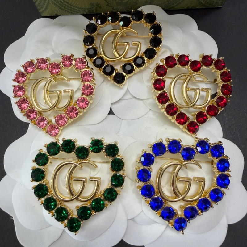 GG-Love Shape Surrounding With Gems 41MM*41MM