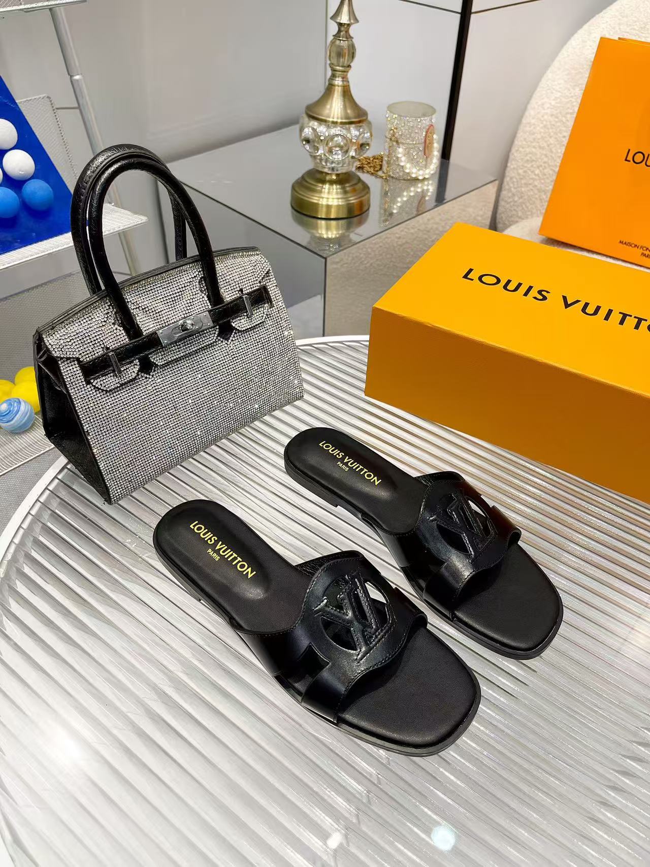 LV slipper