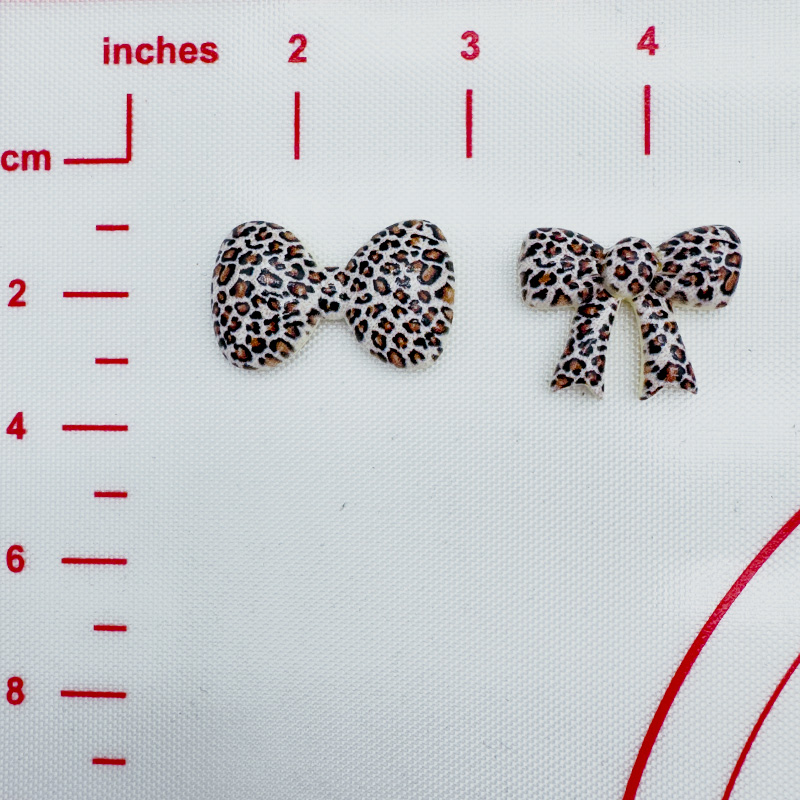 A Pack of 10PCS  leopard print bow