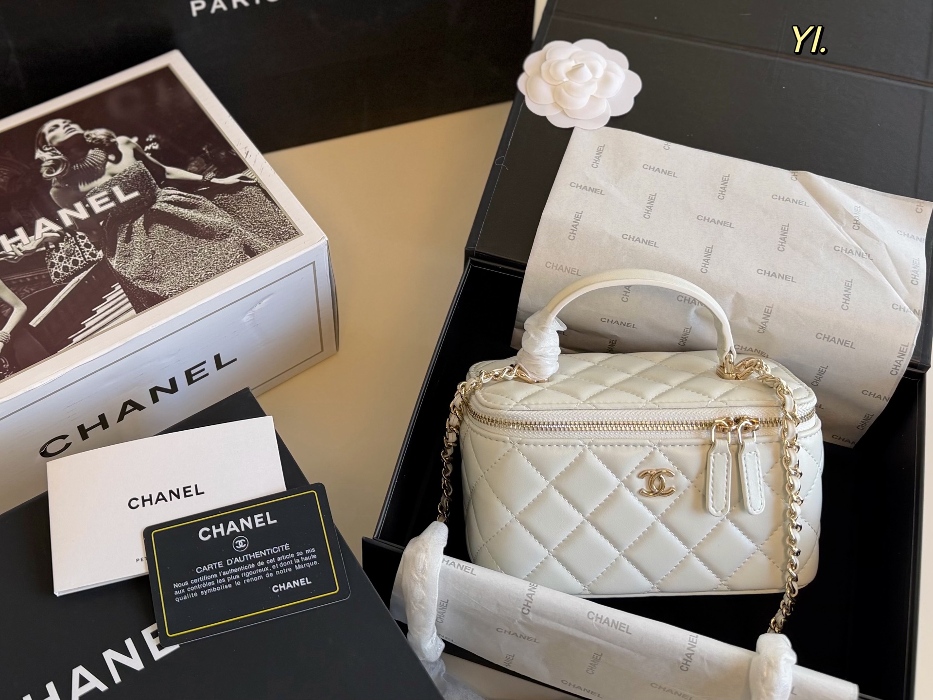 Chanel Crossbody chain bag