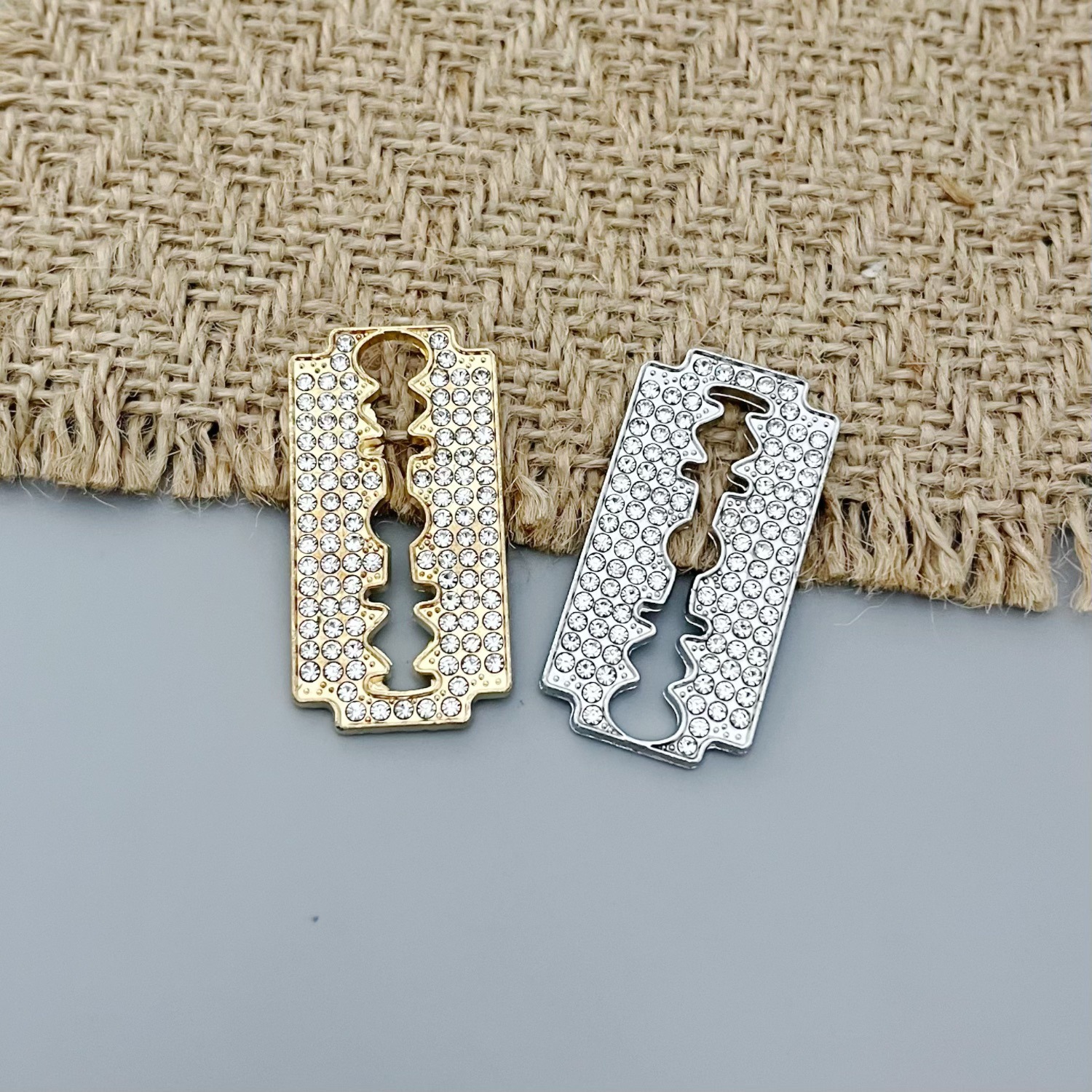 A Pack of 5PCS Blade with diamonds 40MM*20MM