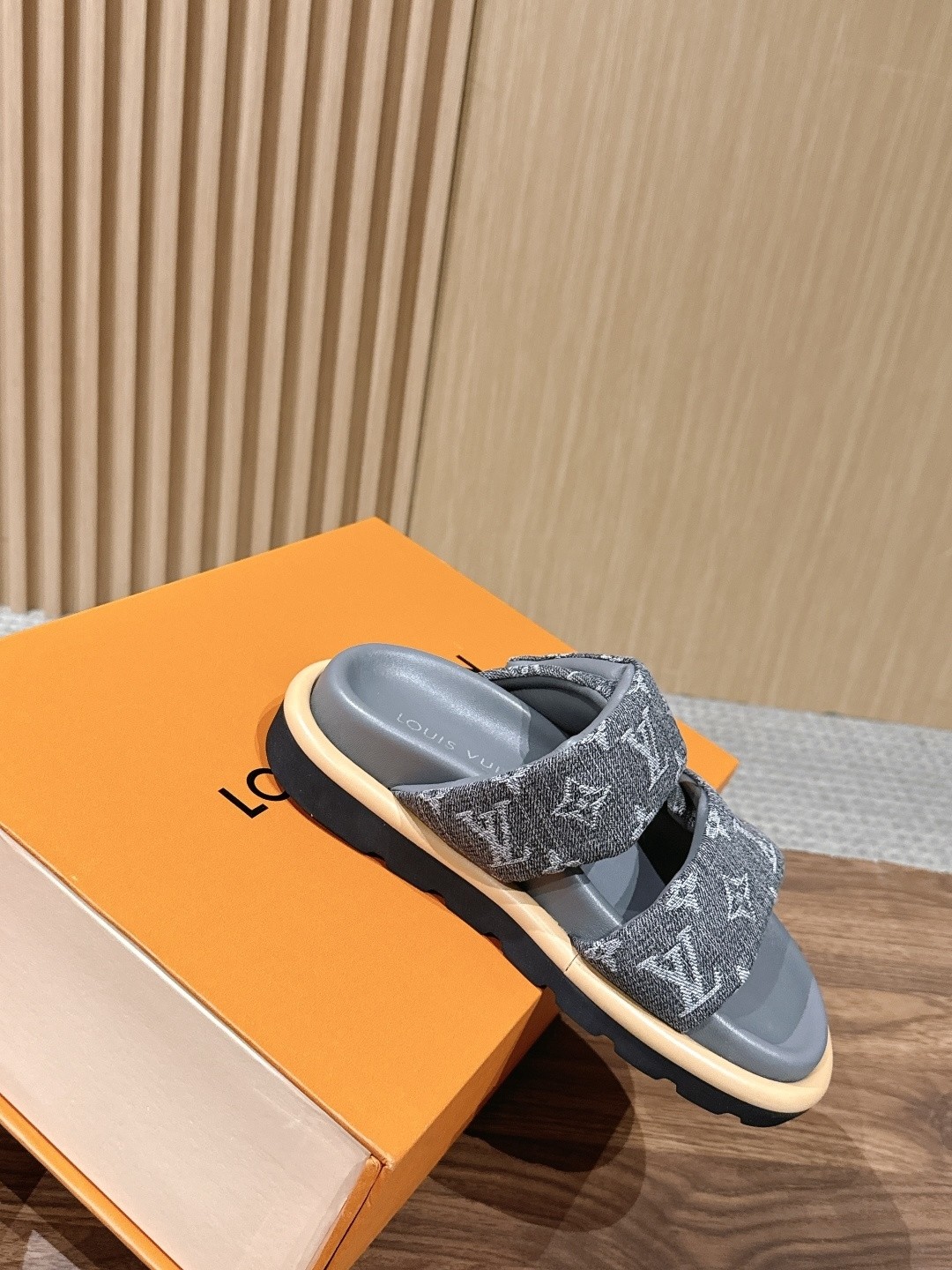 L X V SLIPPERS detail 3