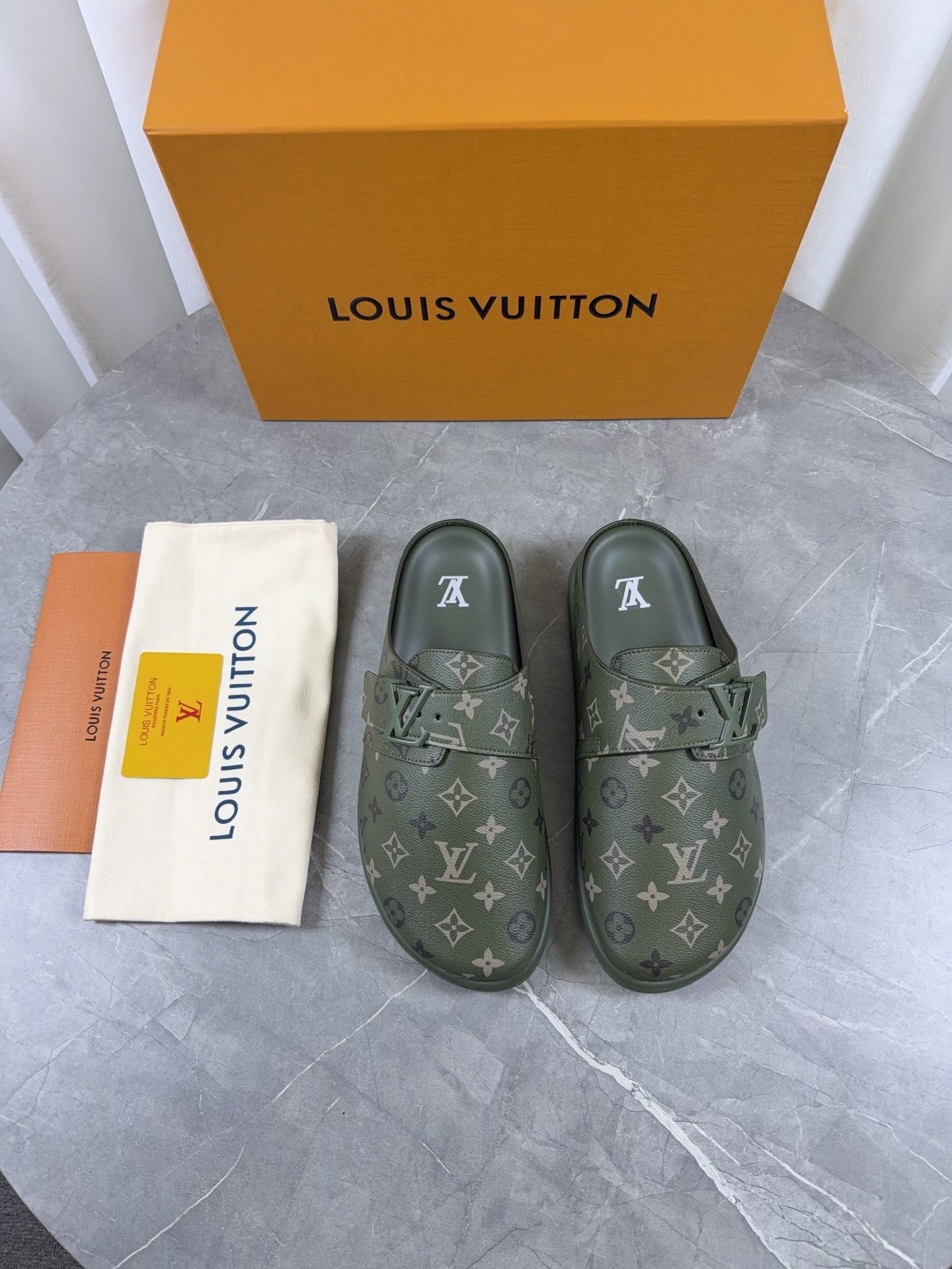 L X V Slippers detail 3