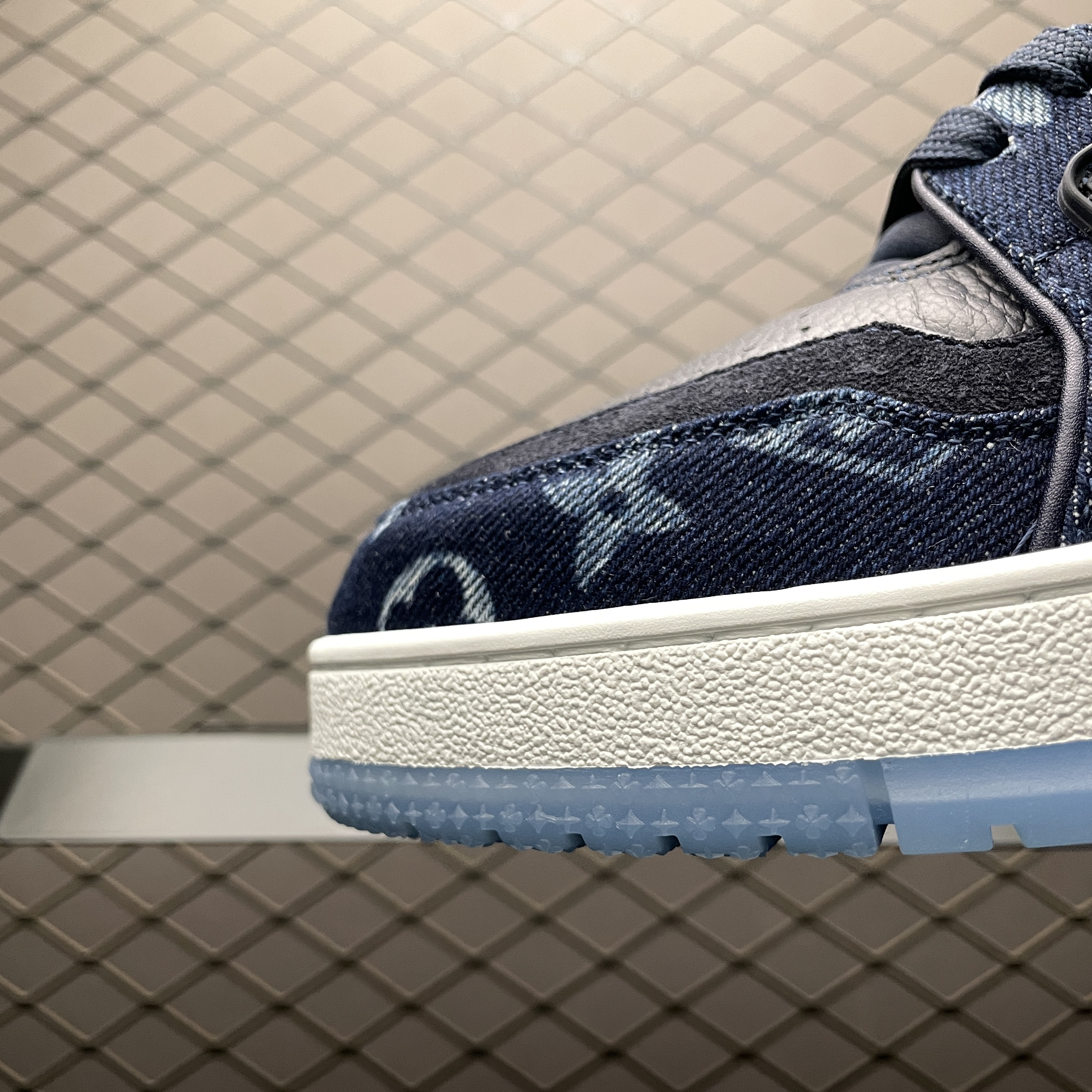 L X V TRAINER Sneaker detail 6