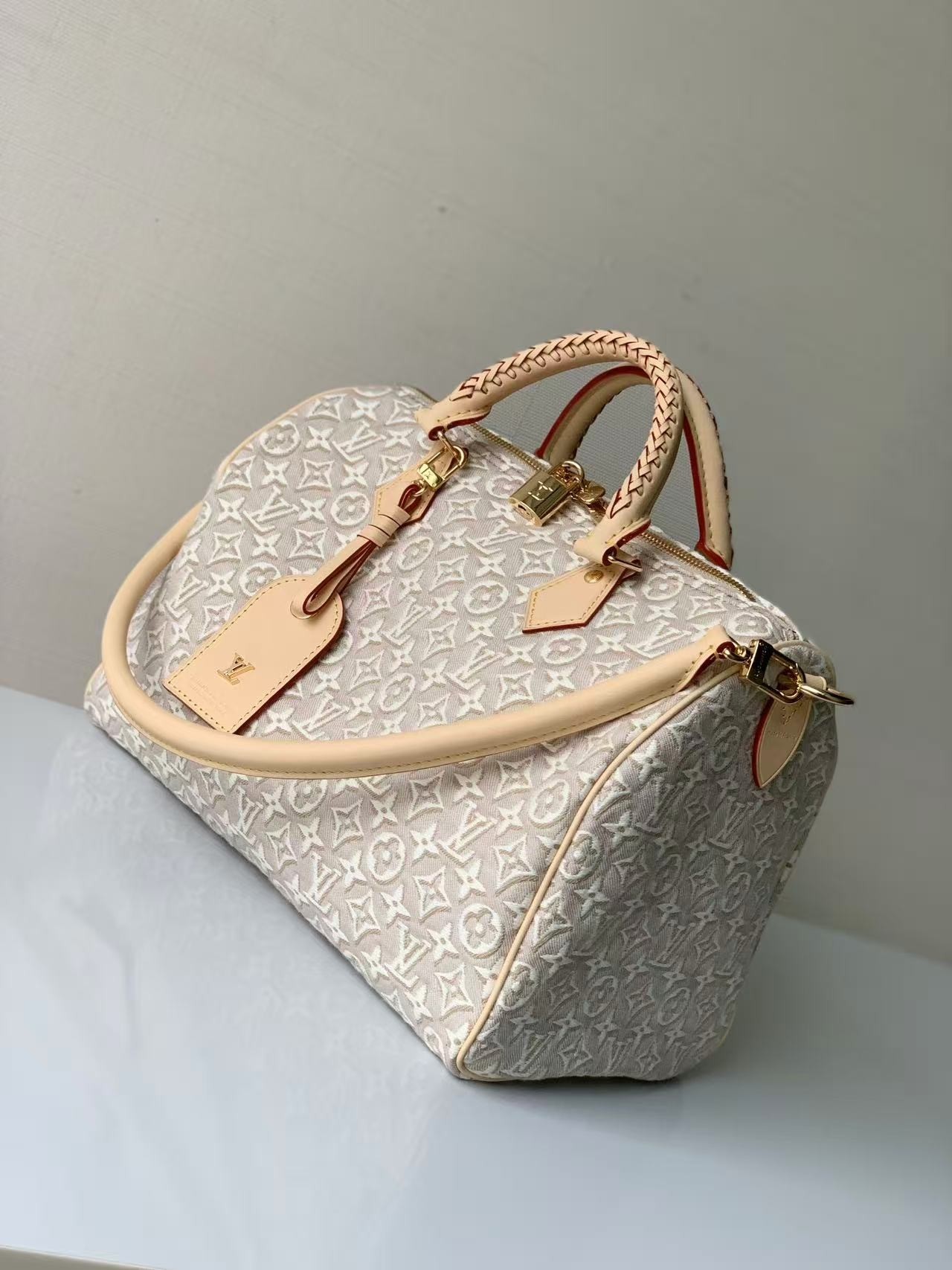 L X V Speedy soft 30 M28479 21x17x30cm detail 2