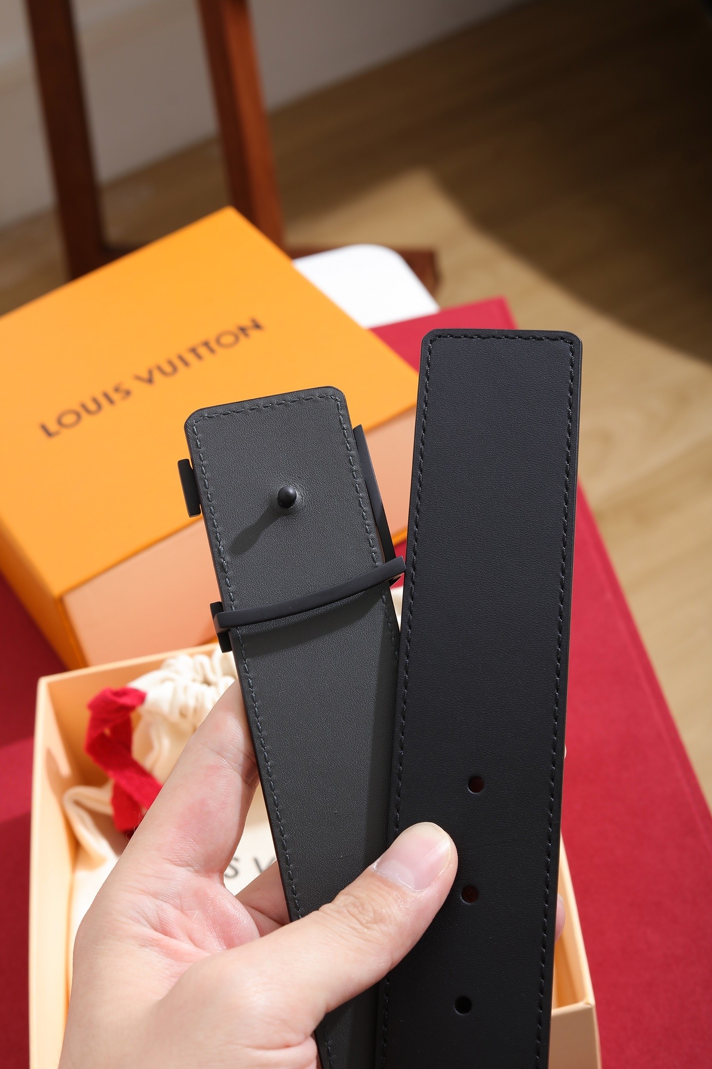 L X V Belt detail 3