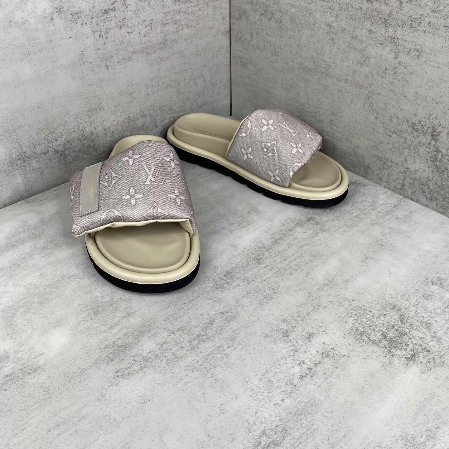 L X V SLIPPERS detail 2